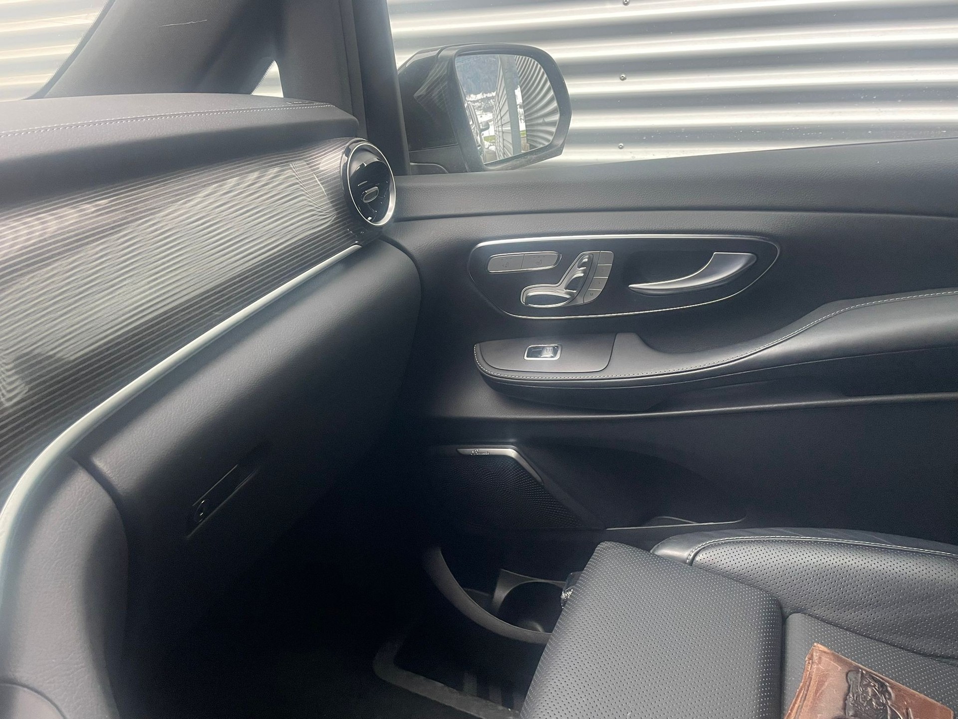 MERCEDES-BENZ V 300 d Avantgarde kompakt 4Matic 9G-Tronic-image-8