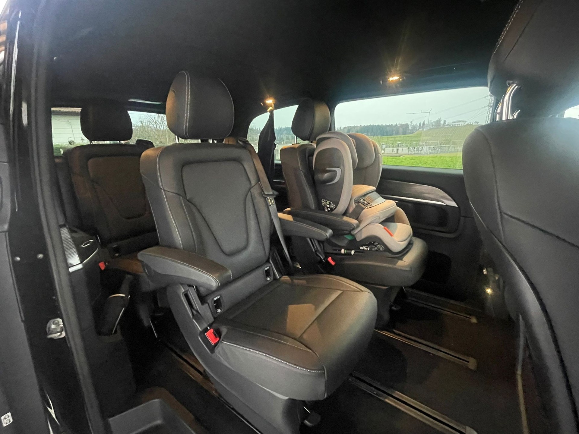 MERCEDES-BENZ V 300 d Avantgarde kompakt 4Matic 9G-Tronic-image-7