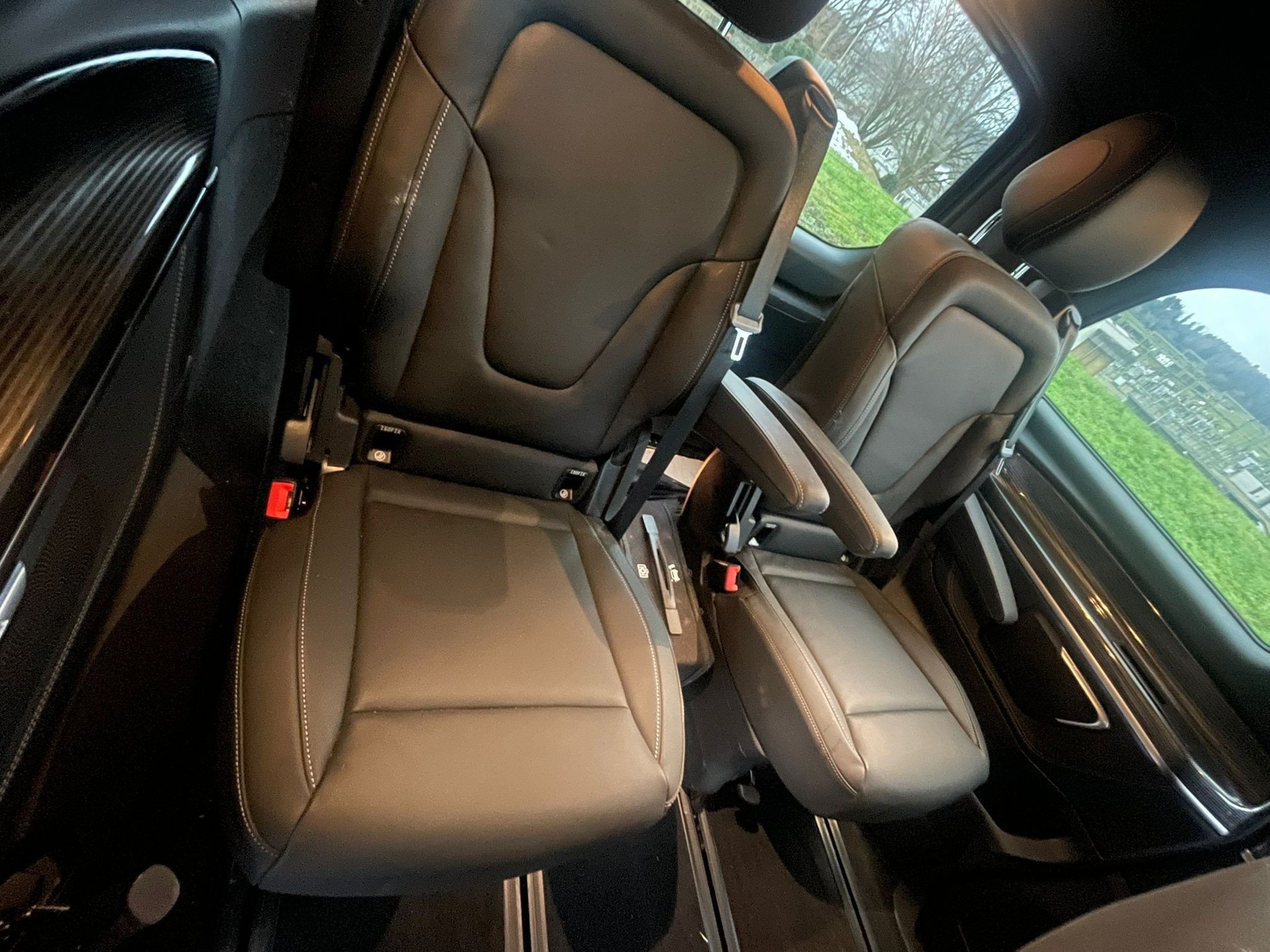 MERCEDES-BENZ V 300 d Avantgarde kompakt 4Matic 9G-Tronic-image-5