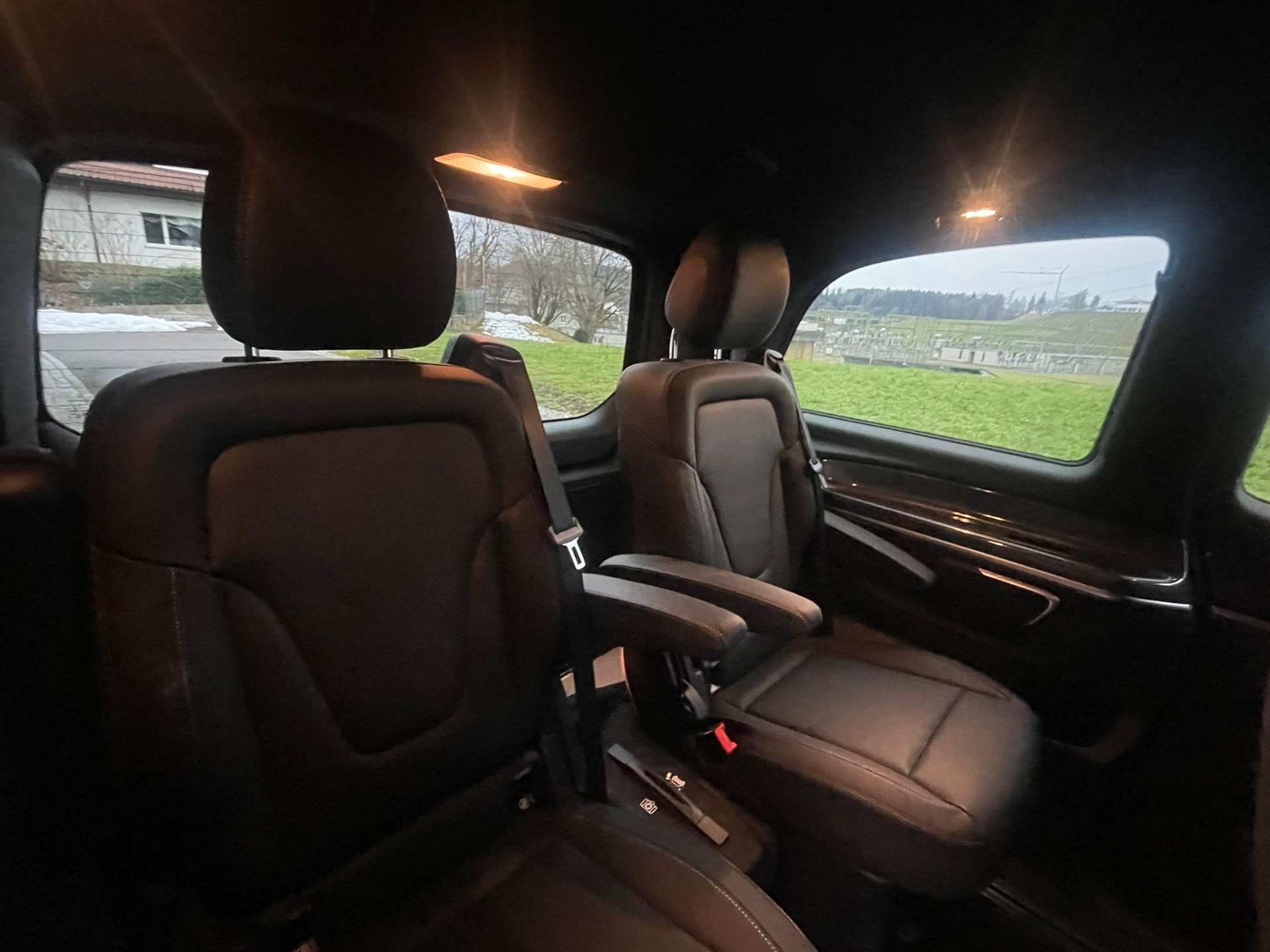 MERCEDES-BENZ V 300 d Avantgarde kompakt 4Matic 9G-Tronic-image-6