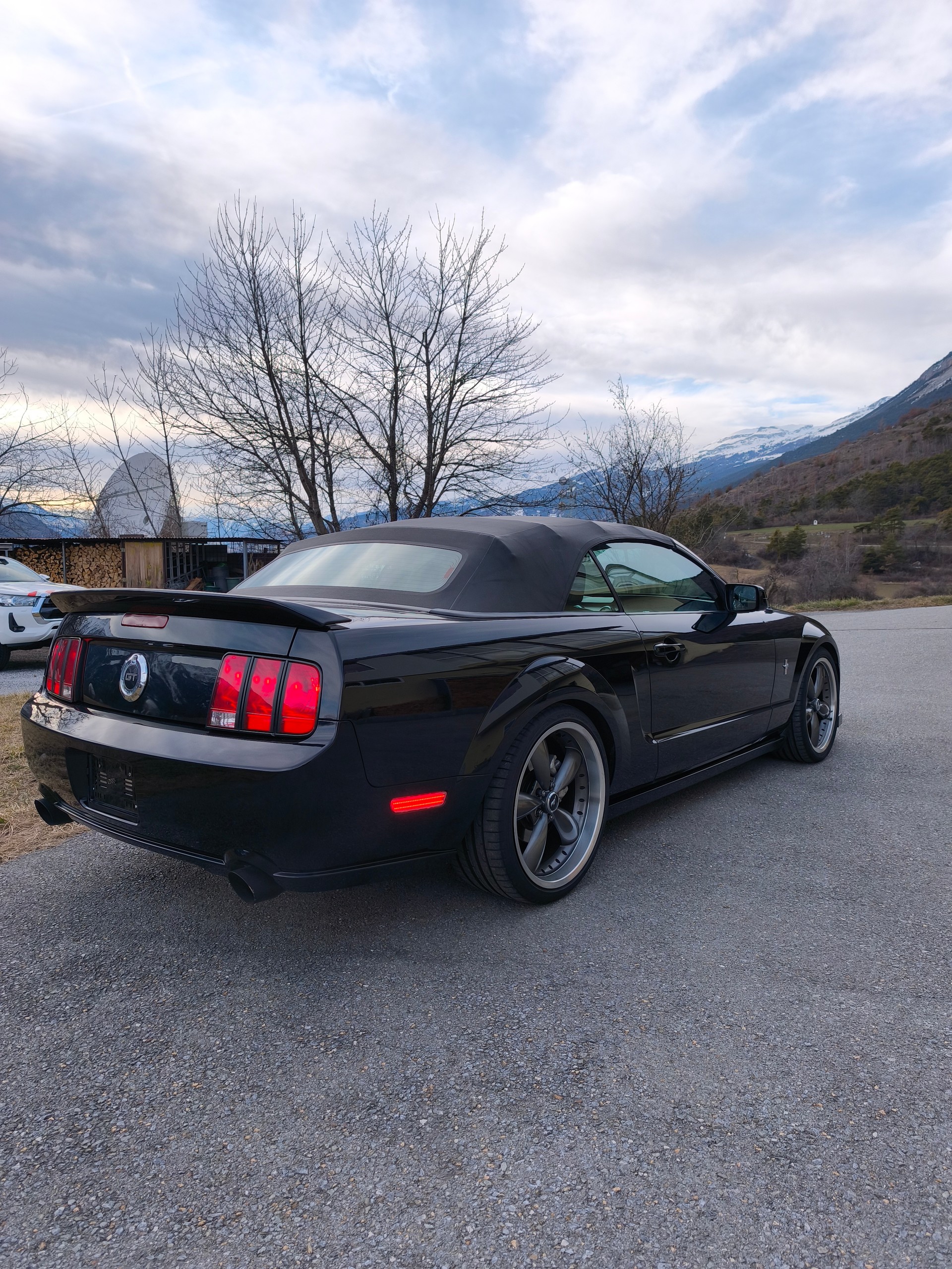 FORD Mustang GT-image-3