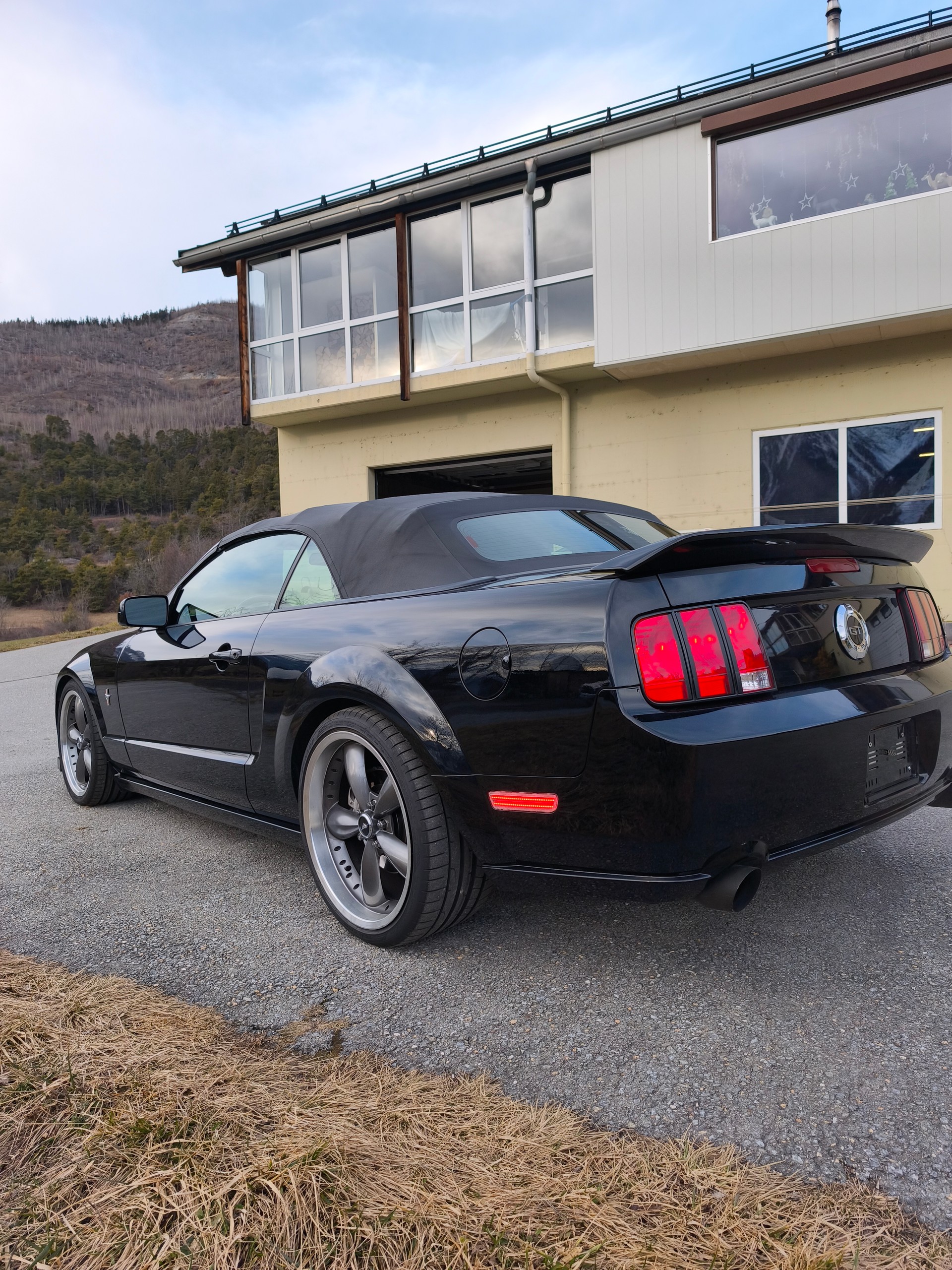 FORD Mustang GT-image-6
