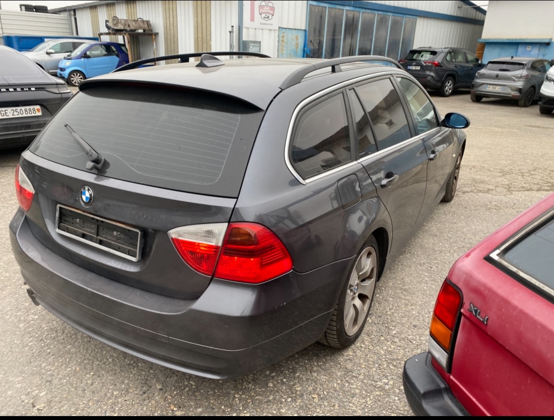 BMW 325xi Touring-image-3