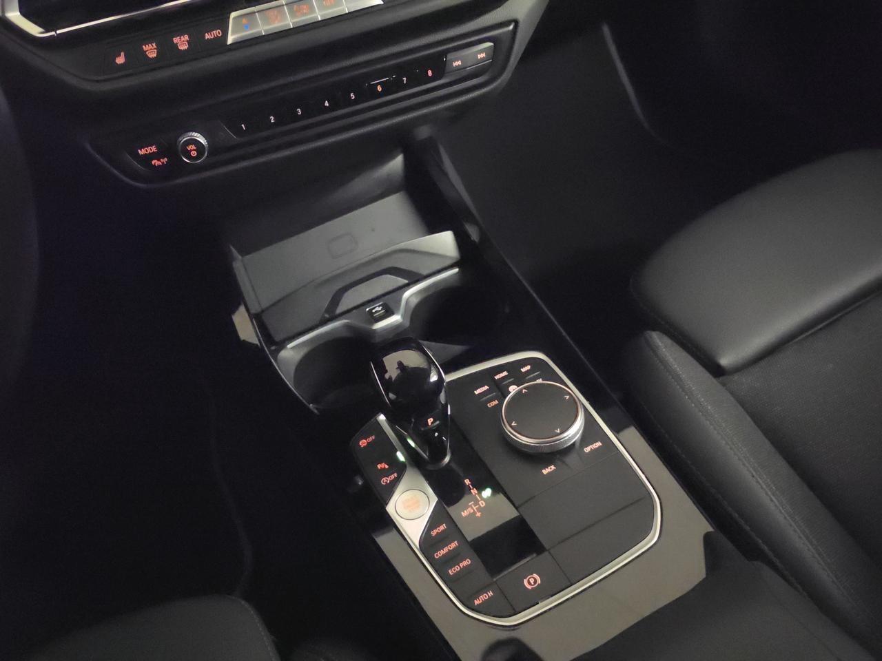 BMW 120d xDrive Sport Line-image-16