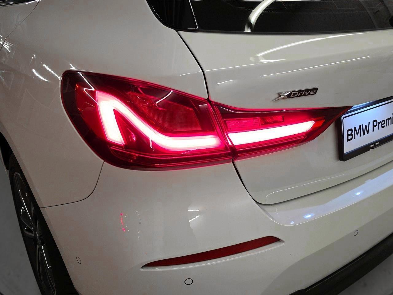 BMW 120d xDrive Sport Line-image-8