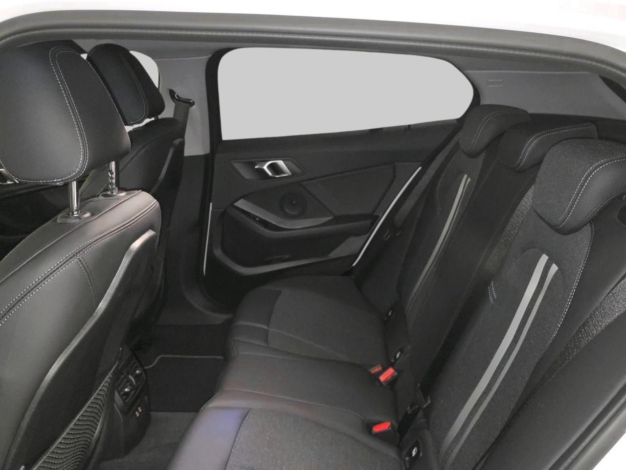 BMW 120d xDrive Sport Line-image-13