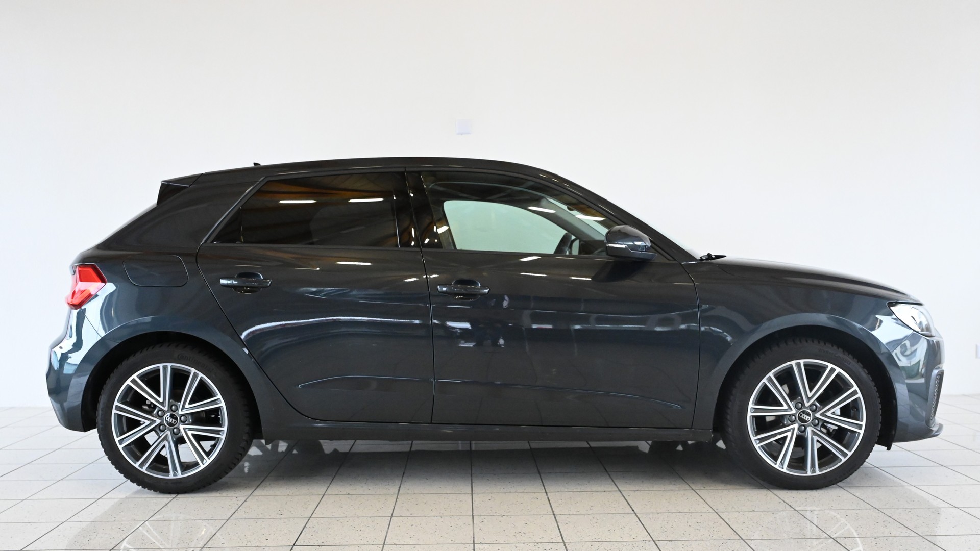 AUDI A1 Sportback 1.0 30 TFSI Attraction S-Tronic-image-4