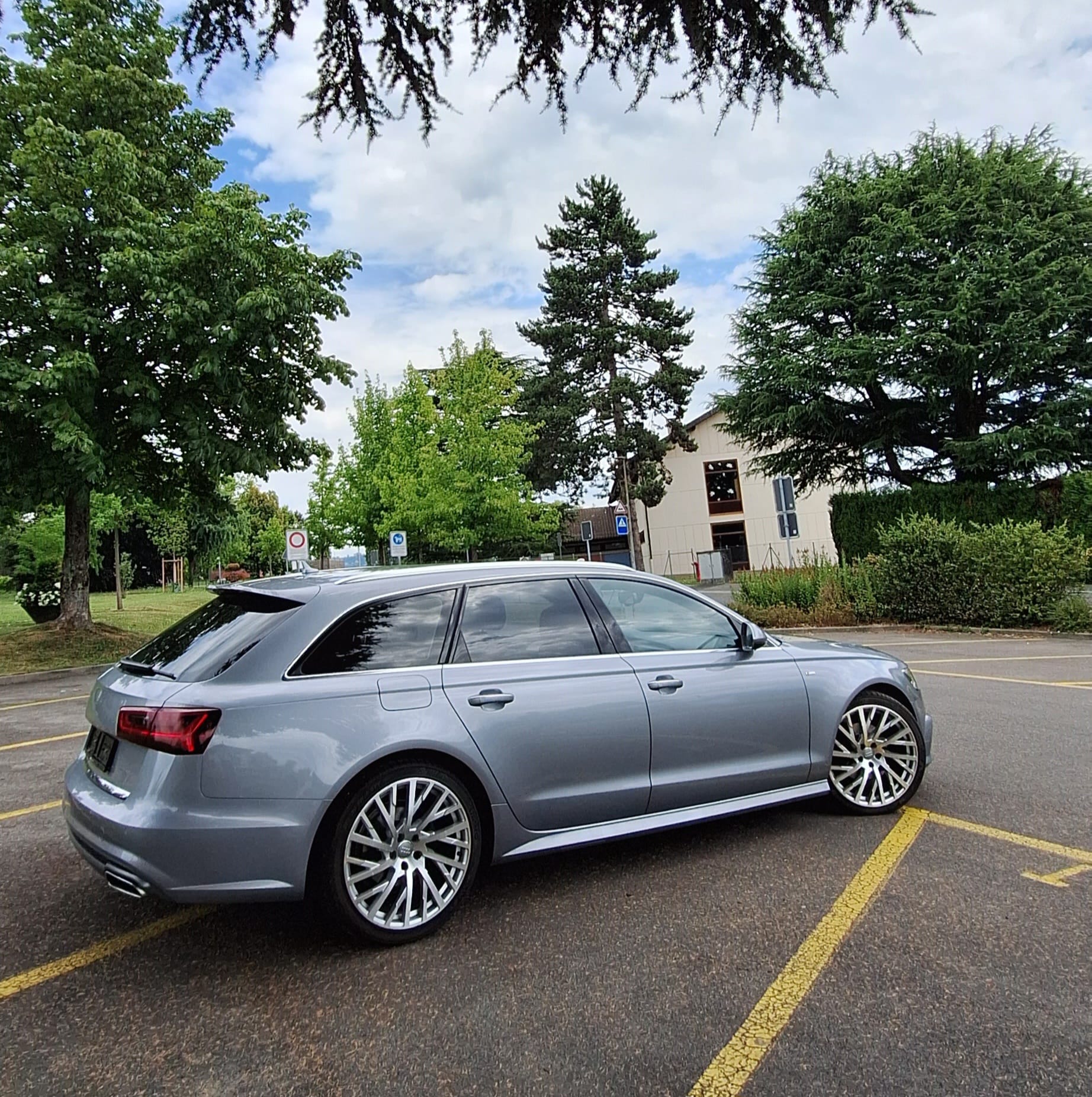 AUDI A6 Avant 2.0 TDI quattro S-tronic-image-4