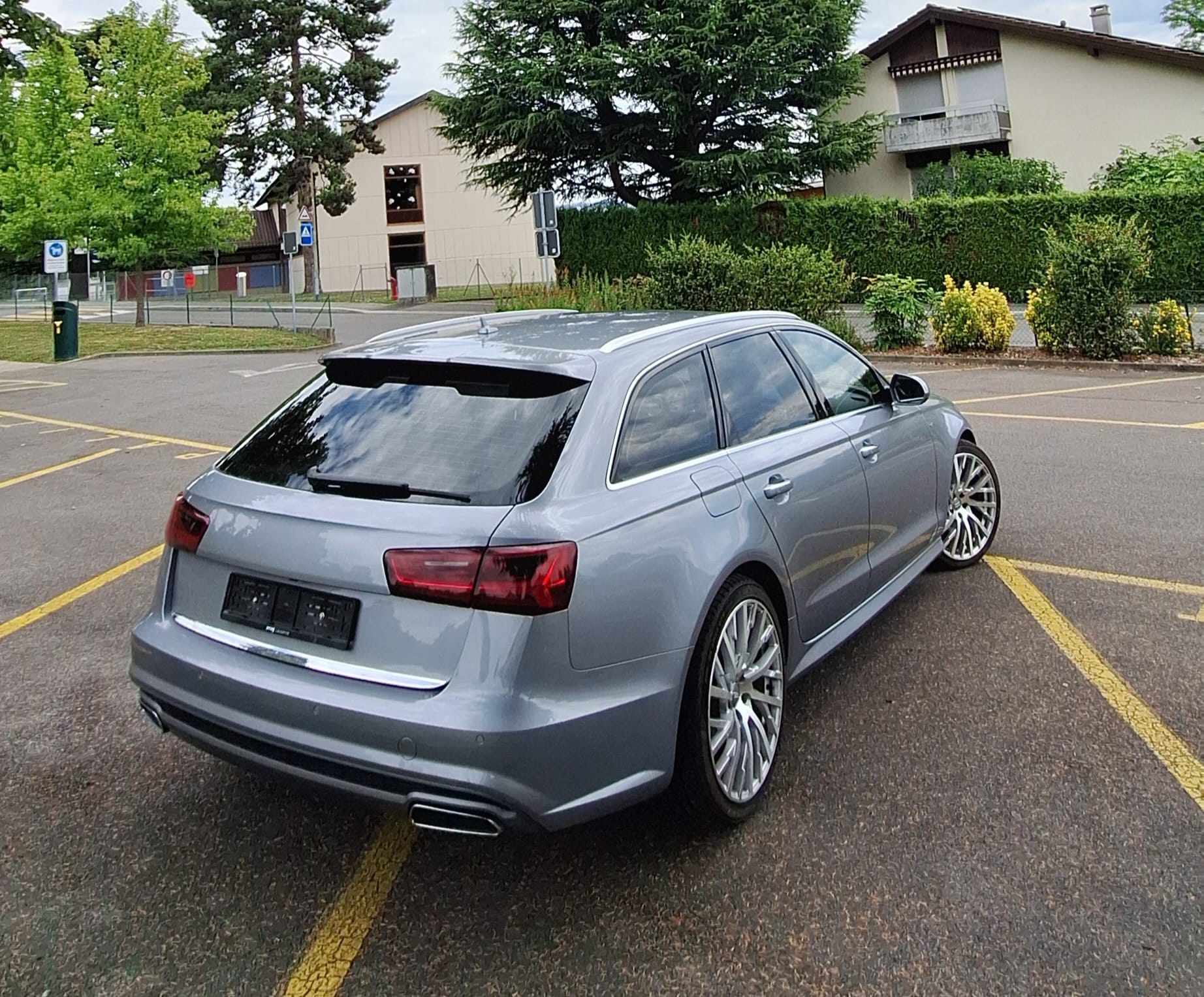 AUDI A6 Avant 2.0 TDI quattro S-tronic-image-5