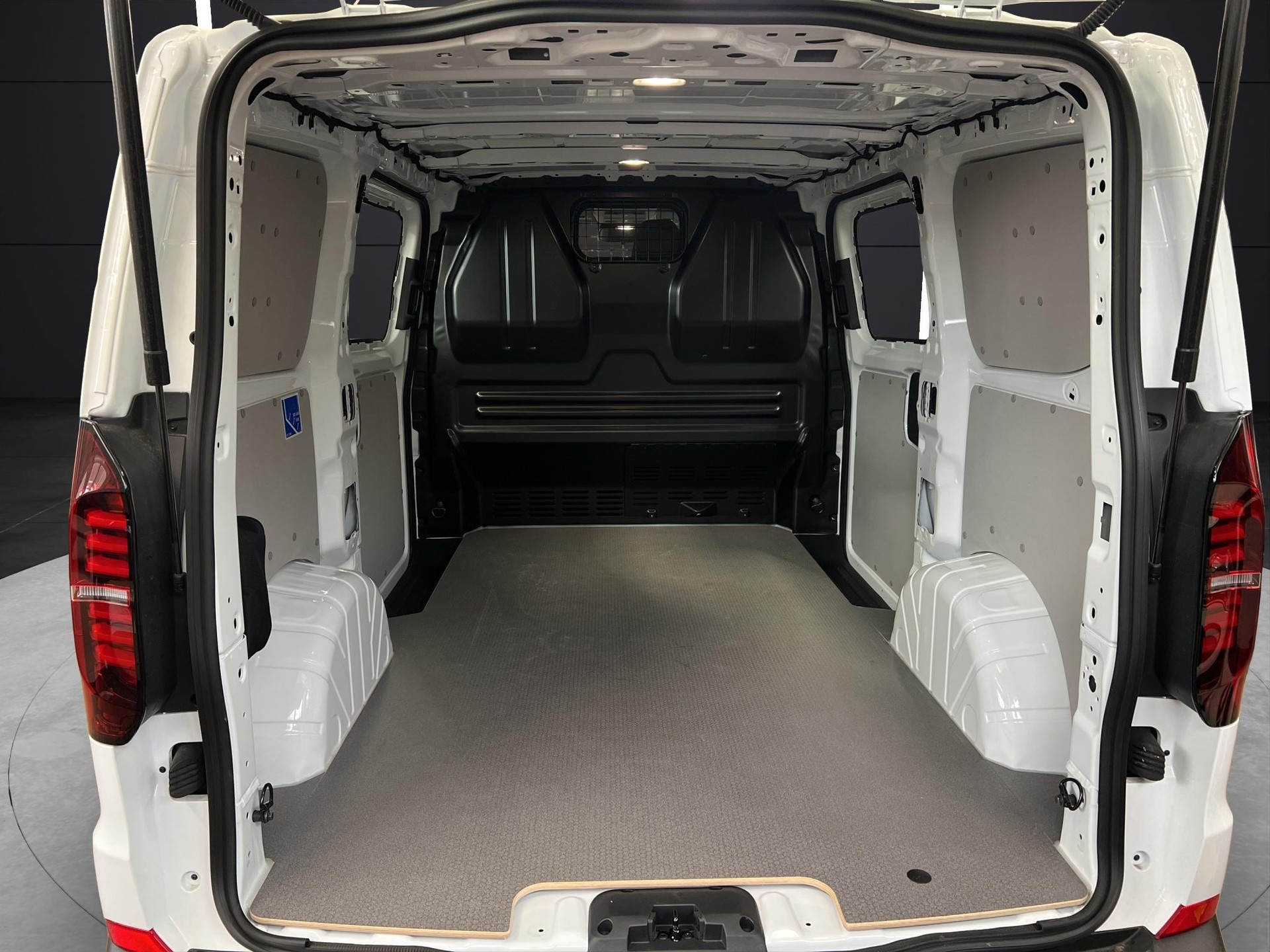 VW Transporter Kombi 3100 2.0 TDI 170 4motion-image-8