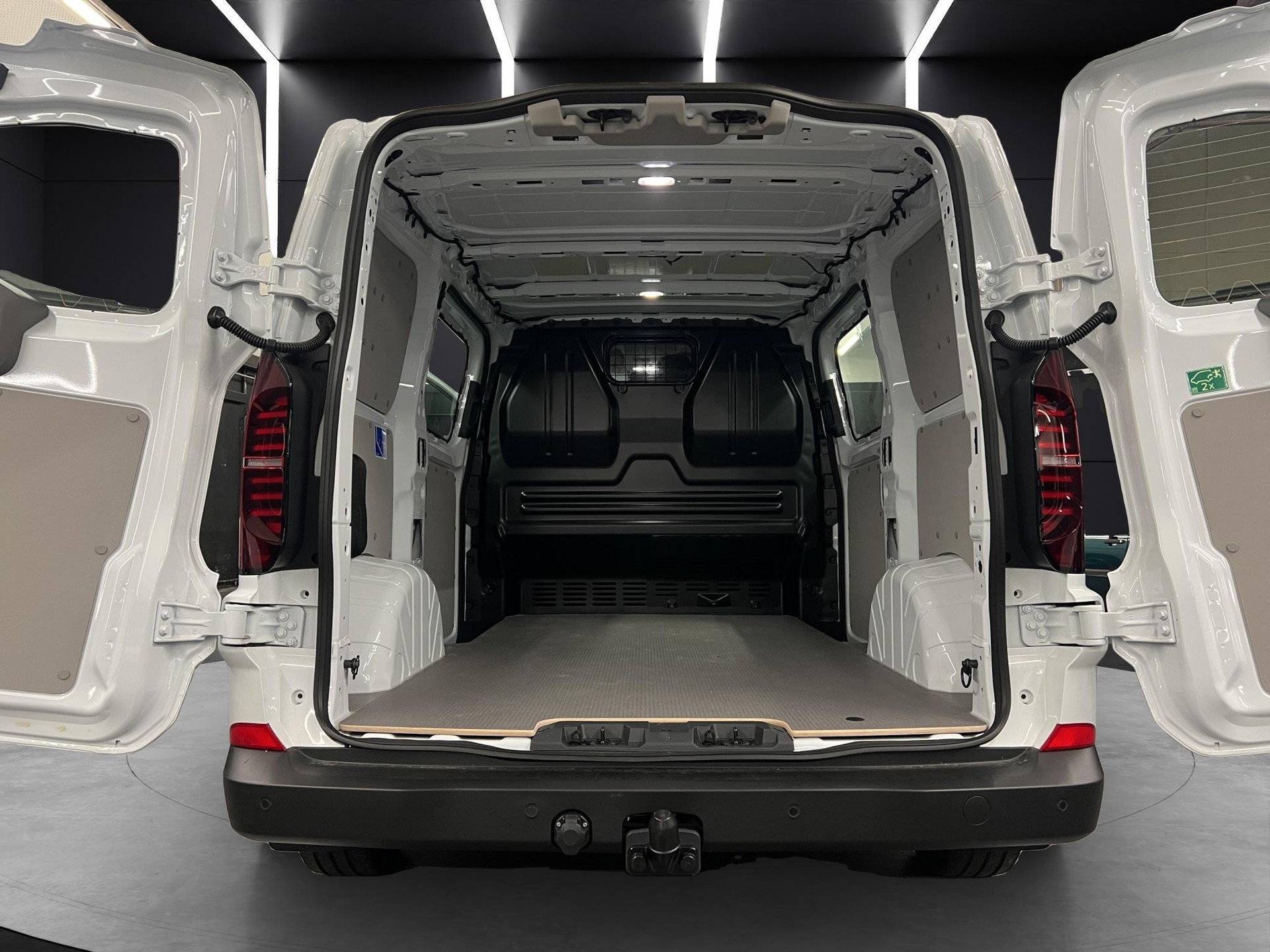 VW Transporter Kombi 3100 2.0 TDI 170 4motion-image-15