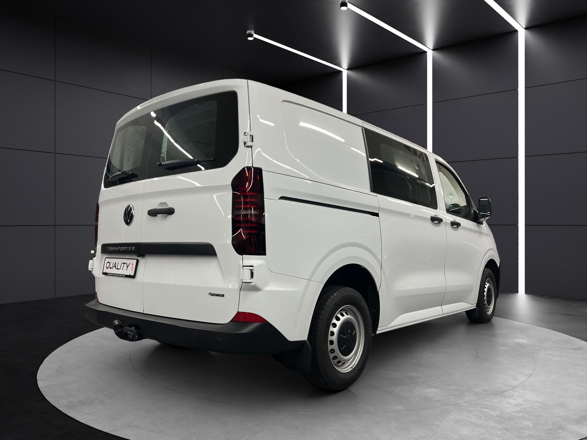 VW Transporter Kombi 3100 2.0 TDI 170 4motion-image-4