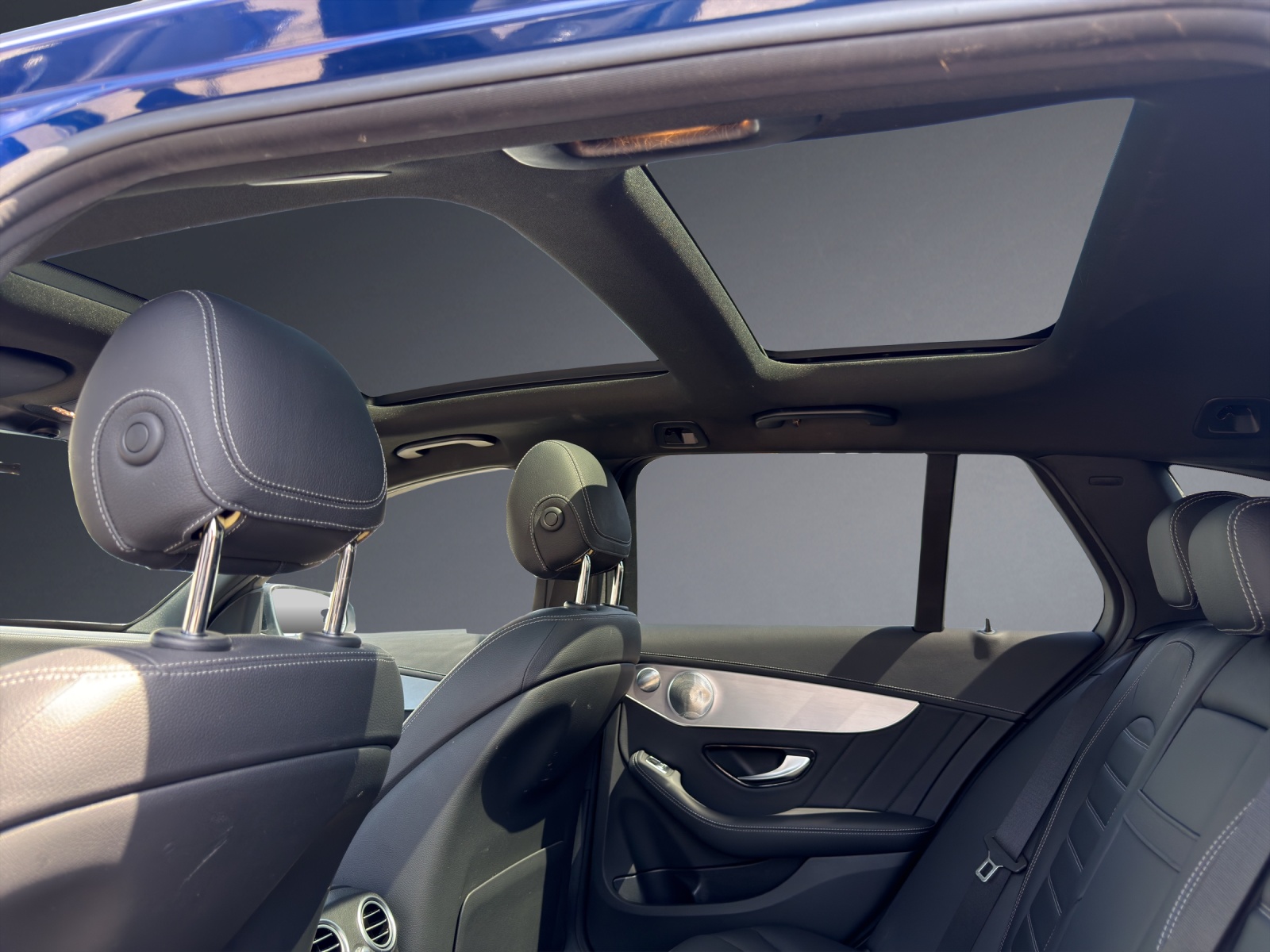 MERCEDES-BENZ C 220 d Swiss Star AMG Line 4M 9G-Tronic-image-16
