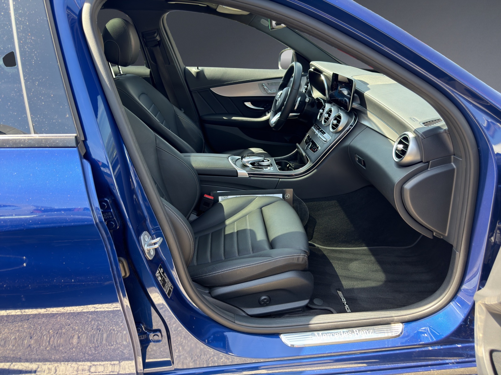 MERCEDES-BENZ C 220 d Swiss Star AMG Line 4M 9G-Tronic-image-6