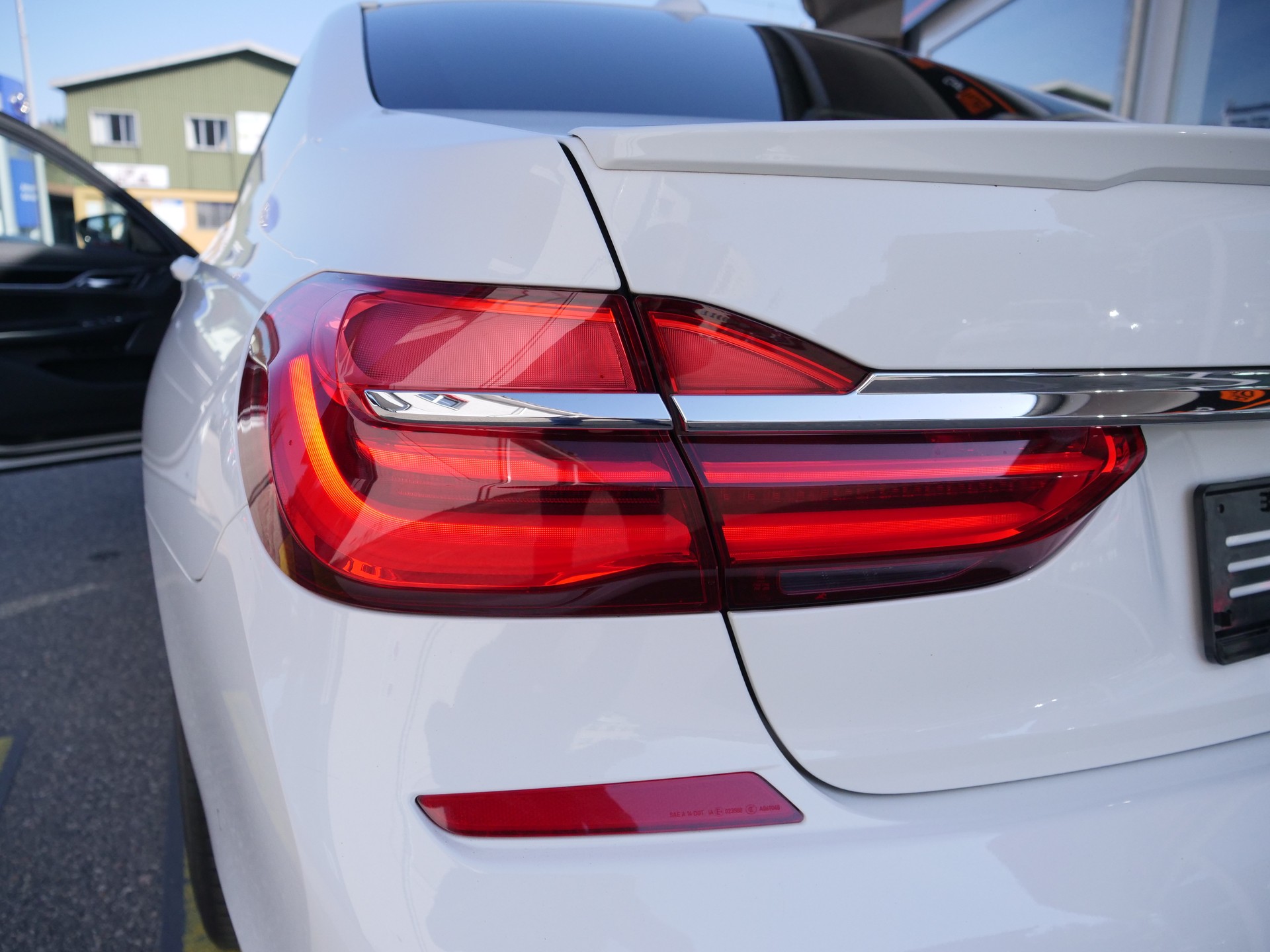 BMW 750i xDrive M-Sportpaket Steptronic-image-18