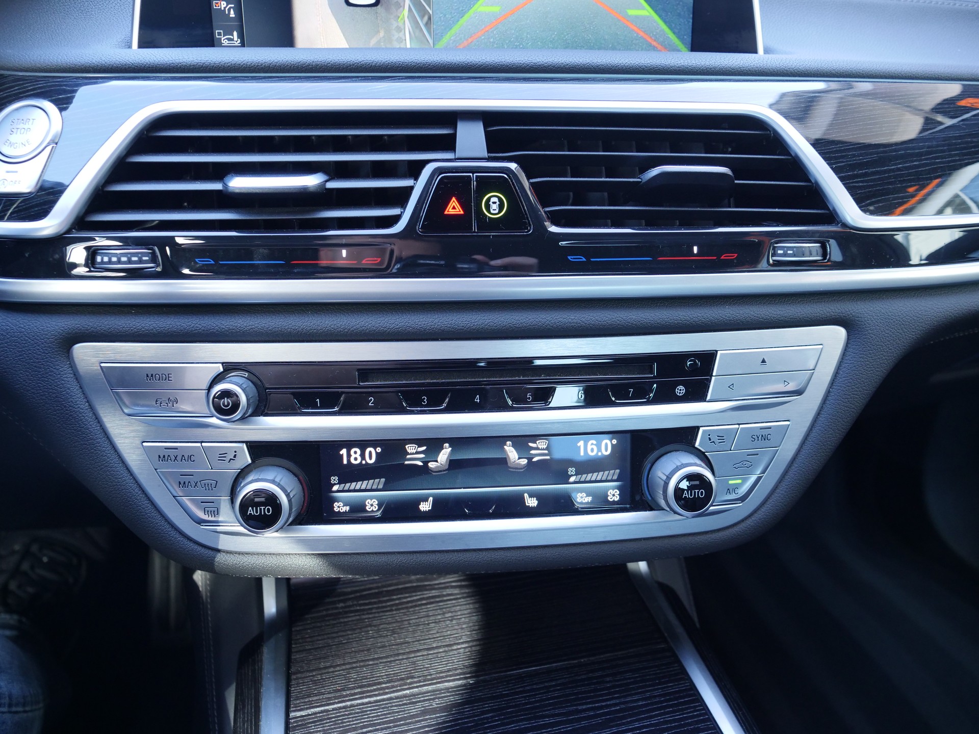 BMW 750i xDrive M-Sportpaket Steptronic-image-15