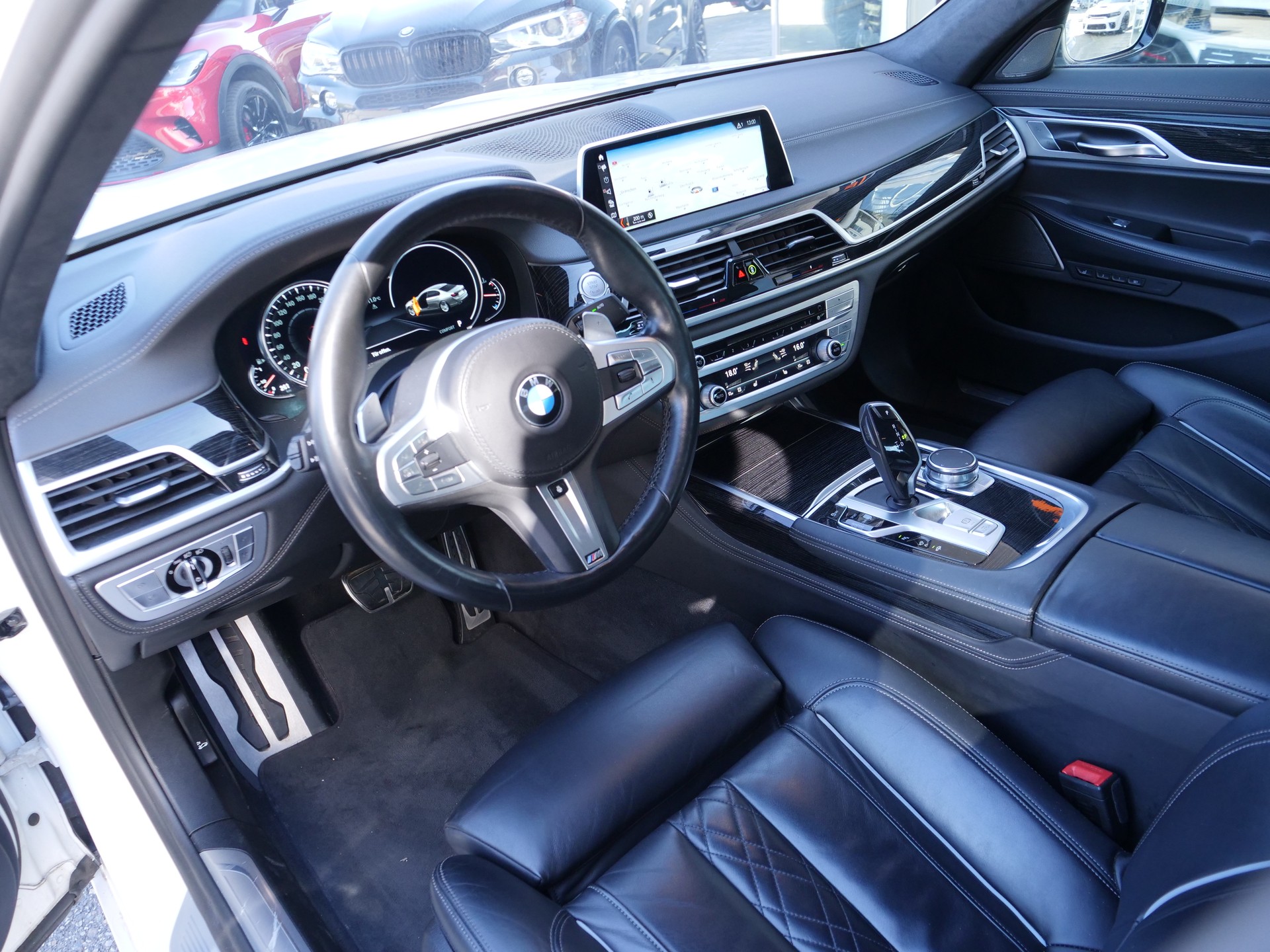BMW 750i xDrive M-Sportpaket Steptronic-image-6