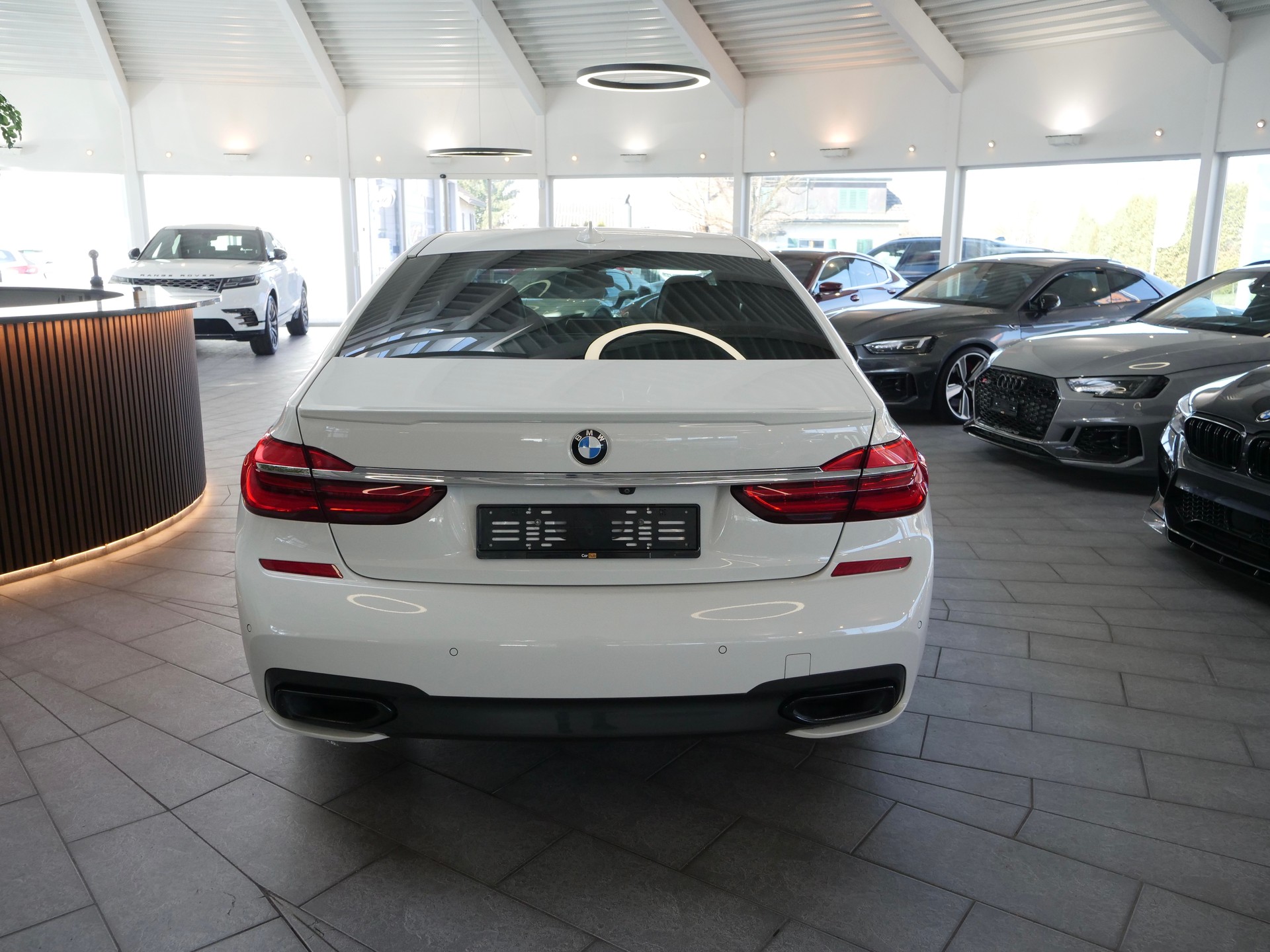 BMW 750i xDrive M-Sportpaket Steptronic-image-5