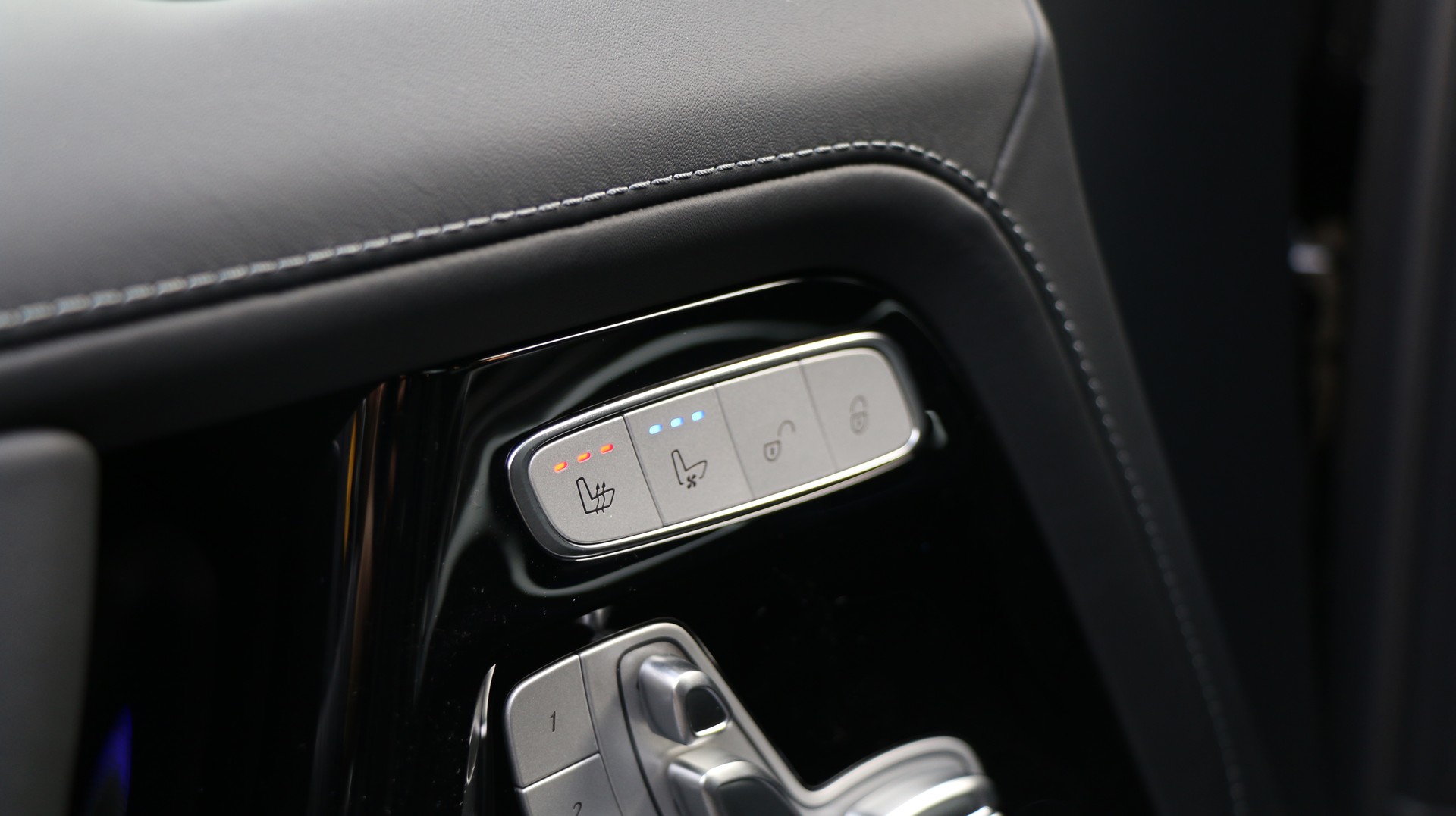 MERCEDES-BENZ G 63 AMG 9G-Tronic-image-12