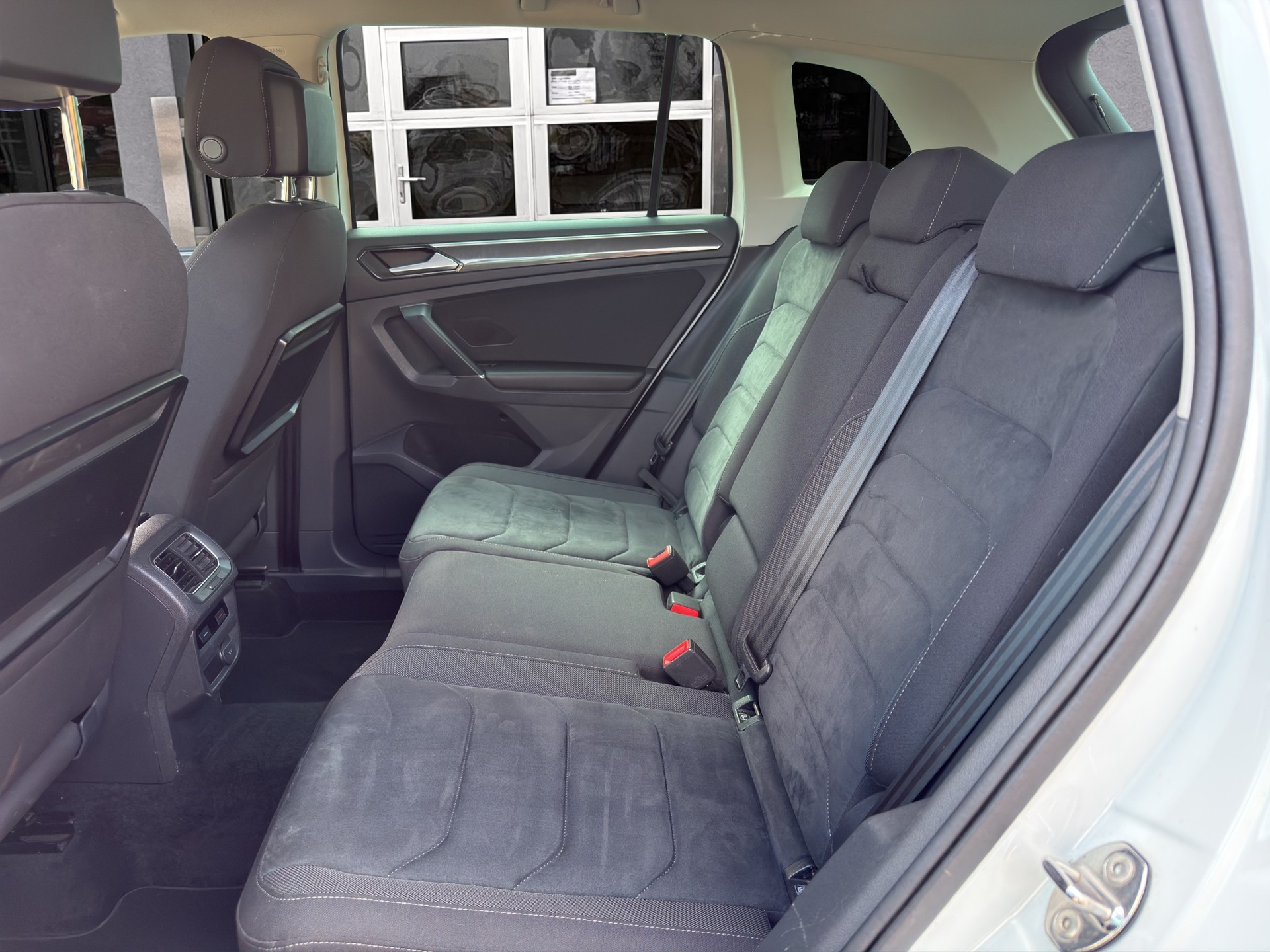 VW Tiguan 2.0 TDI SCR Highline 4Motion DSG-image-13