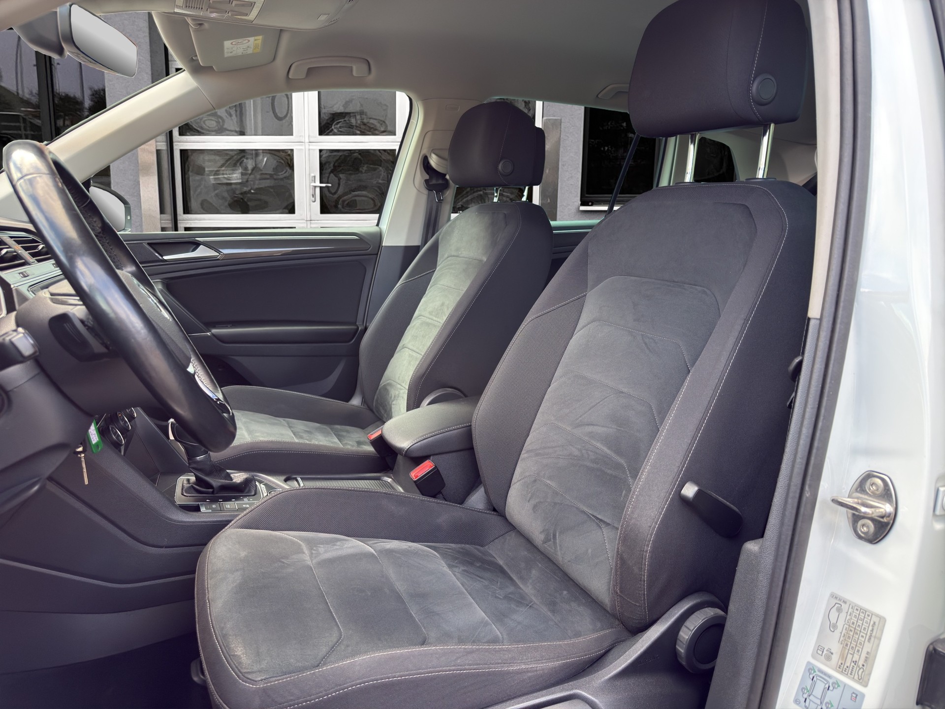 VW Tiguan 2.0 TDI SCR Highline 4Motion DSG-image-11