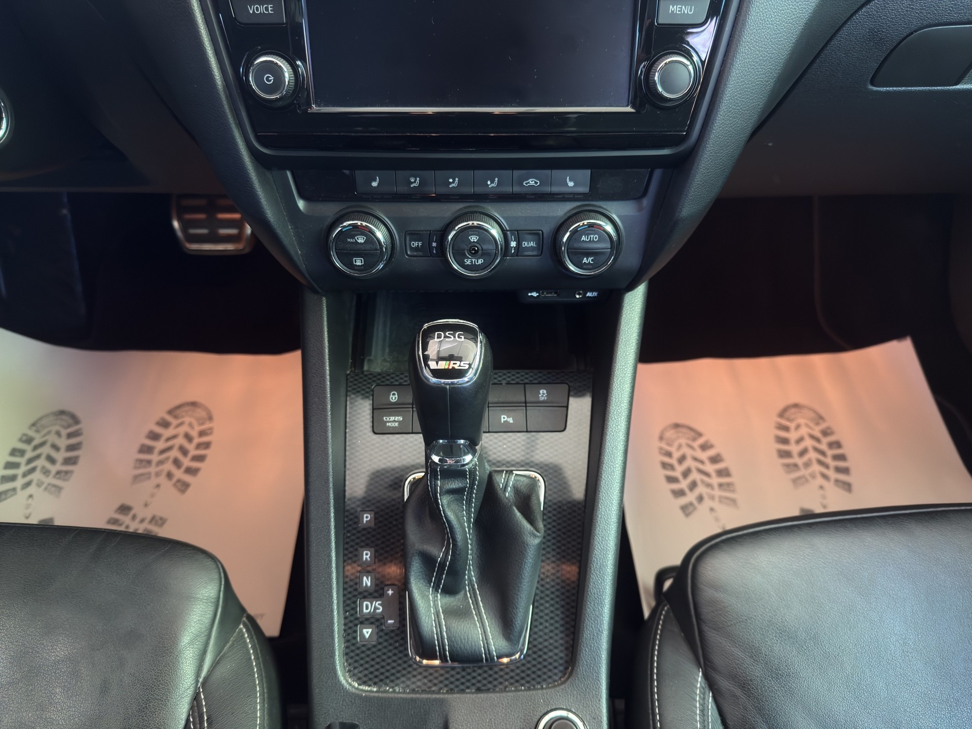 SKODA Octavia Combi 2.0 TDI RS DSG-image-10