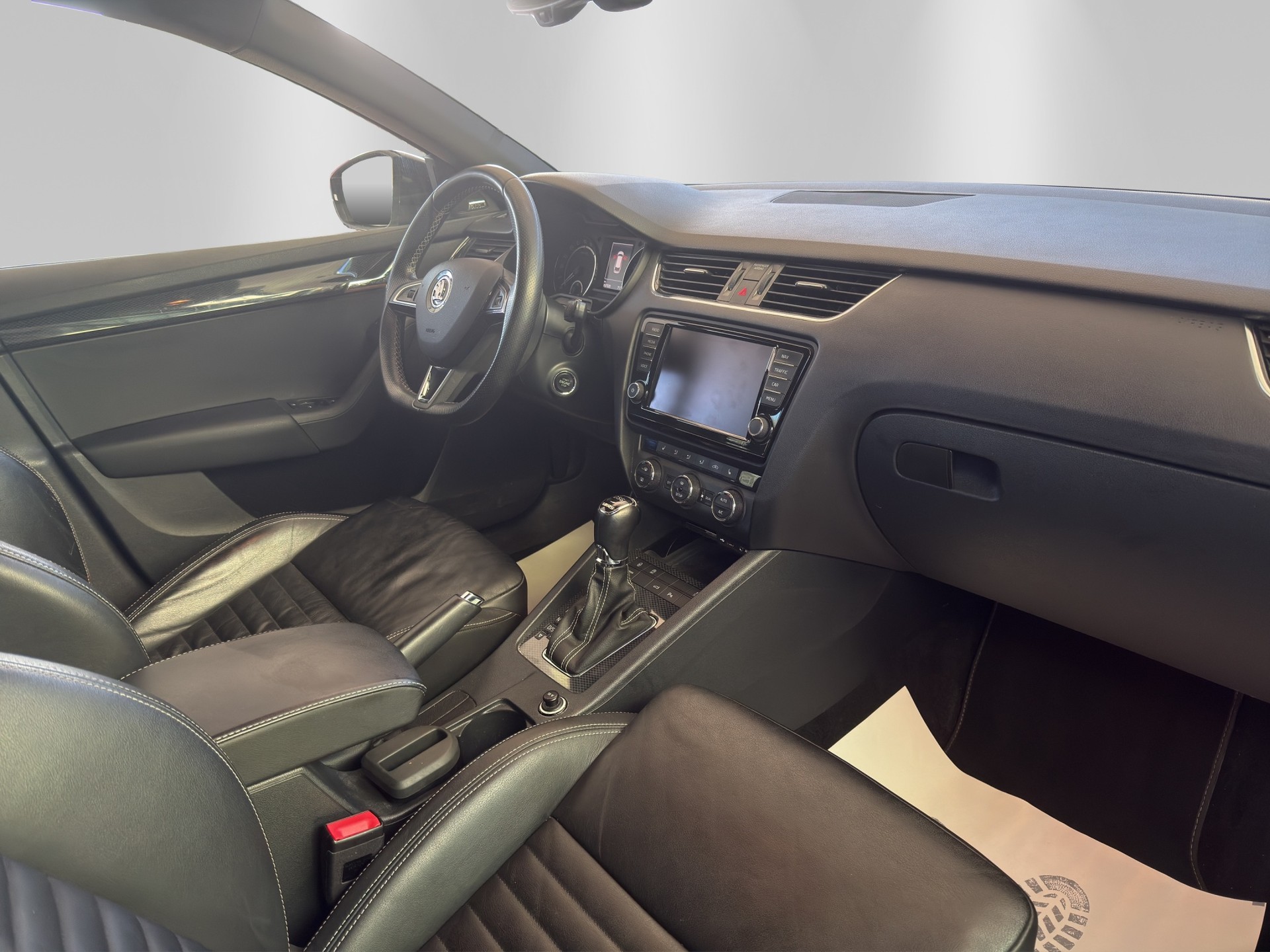 SKODA Octavia Combi 2.0 TDI RS DSG-image-12