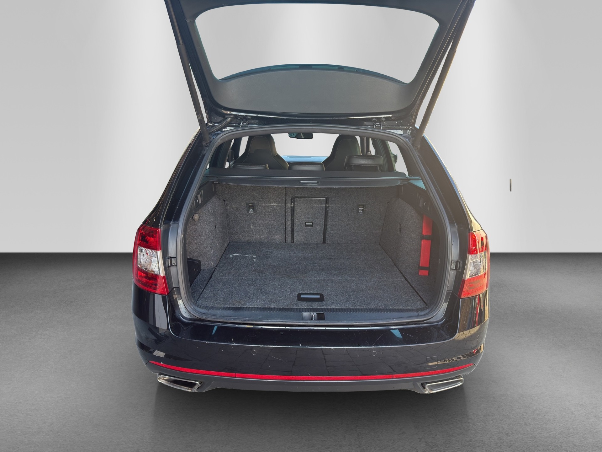 SKODA Octavia Combi 2.0 TDI RS DSG-image-15