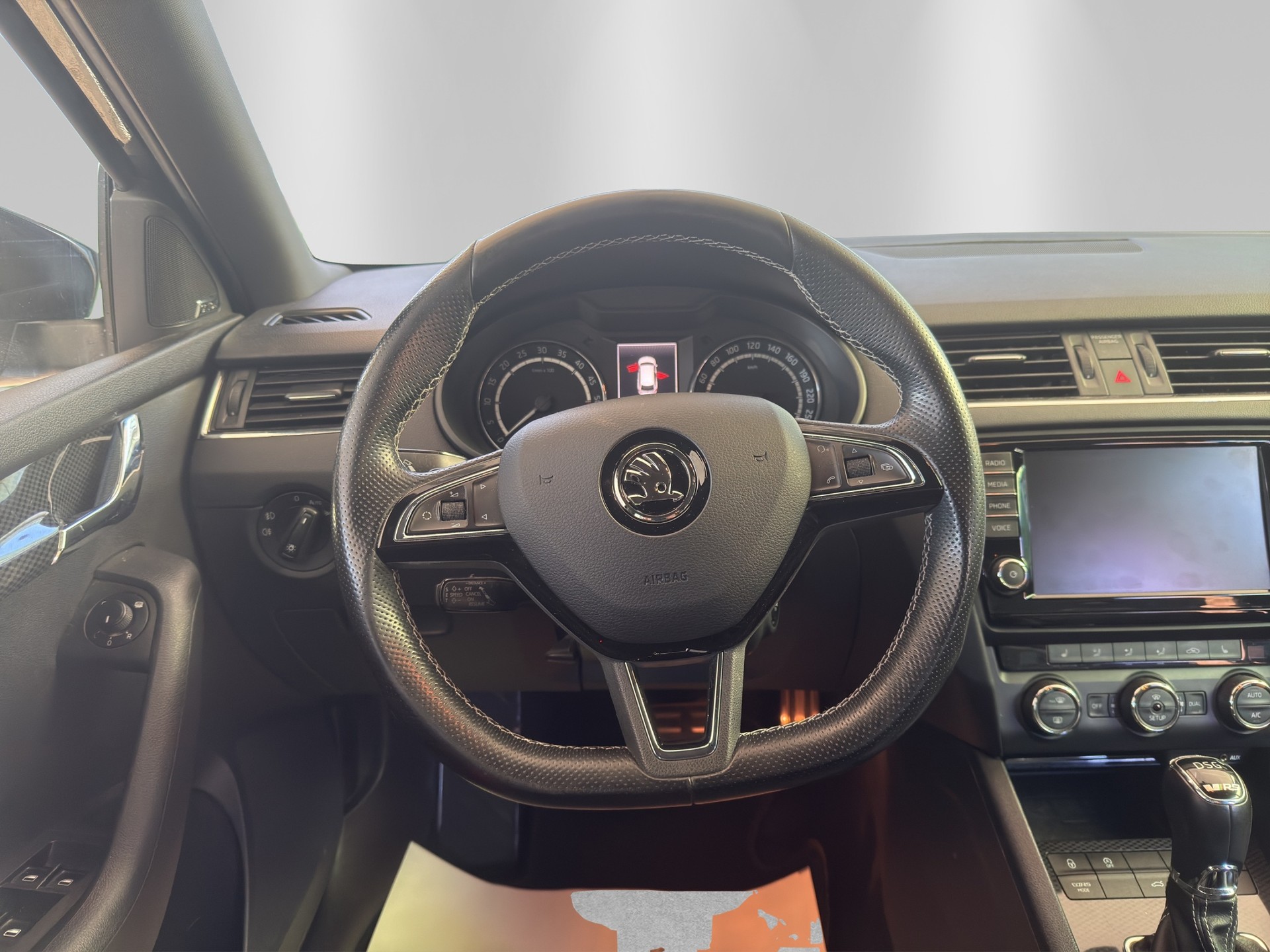 SKODA Octavia Combi 2.0 TDI RS DSG-image-9