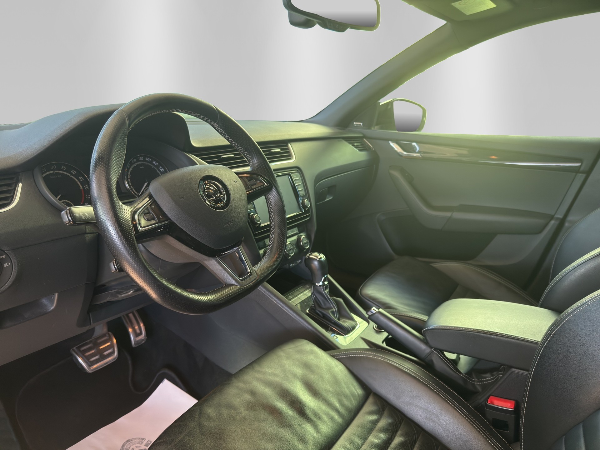 SKODA Octavia Combi 2.0 TDI RS DSG-image-7