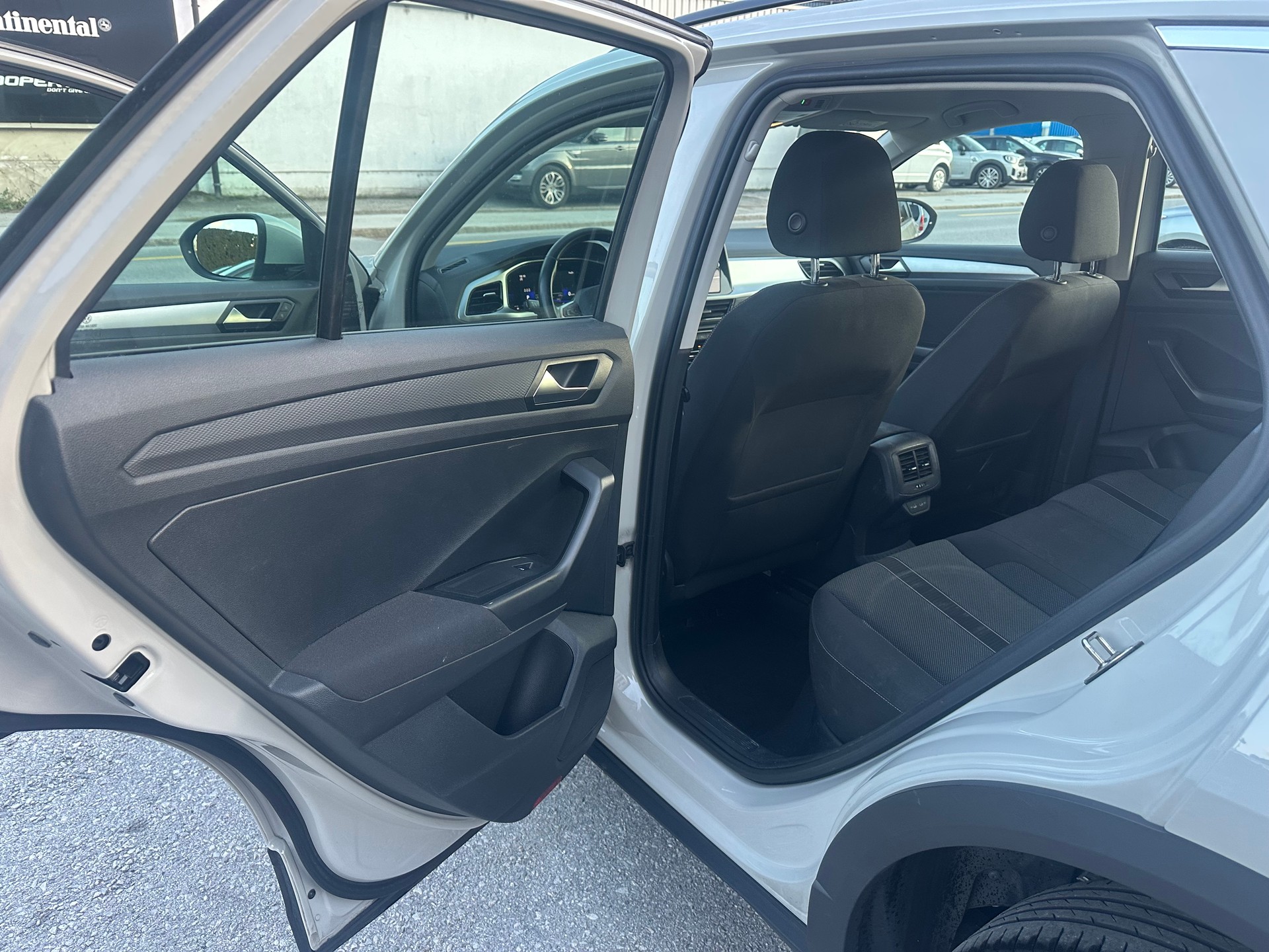 VW T-Roc 1.5 TSI EVO Life DSG-image-9