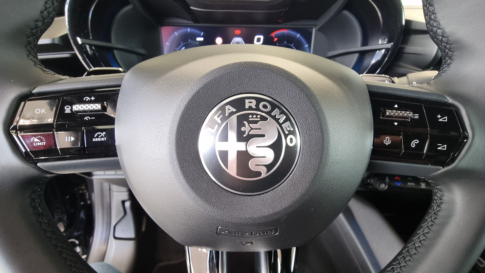 ALFA ROMEO Junior 1.2 Ibrida Speciale Pack Tech-image-11
