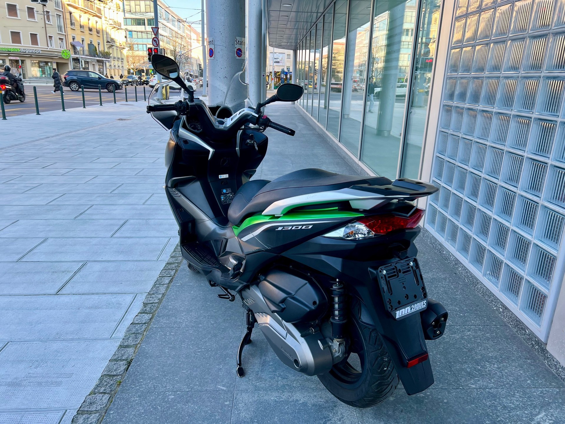 KAWASAKI J 300 SE ABS-showroom-element-3