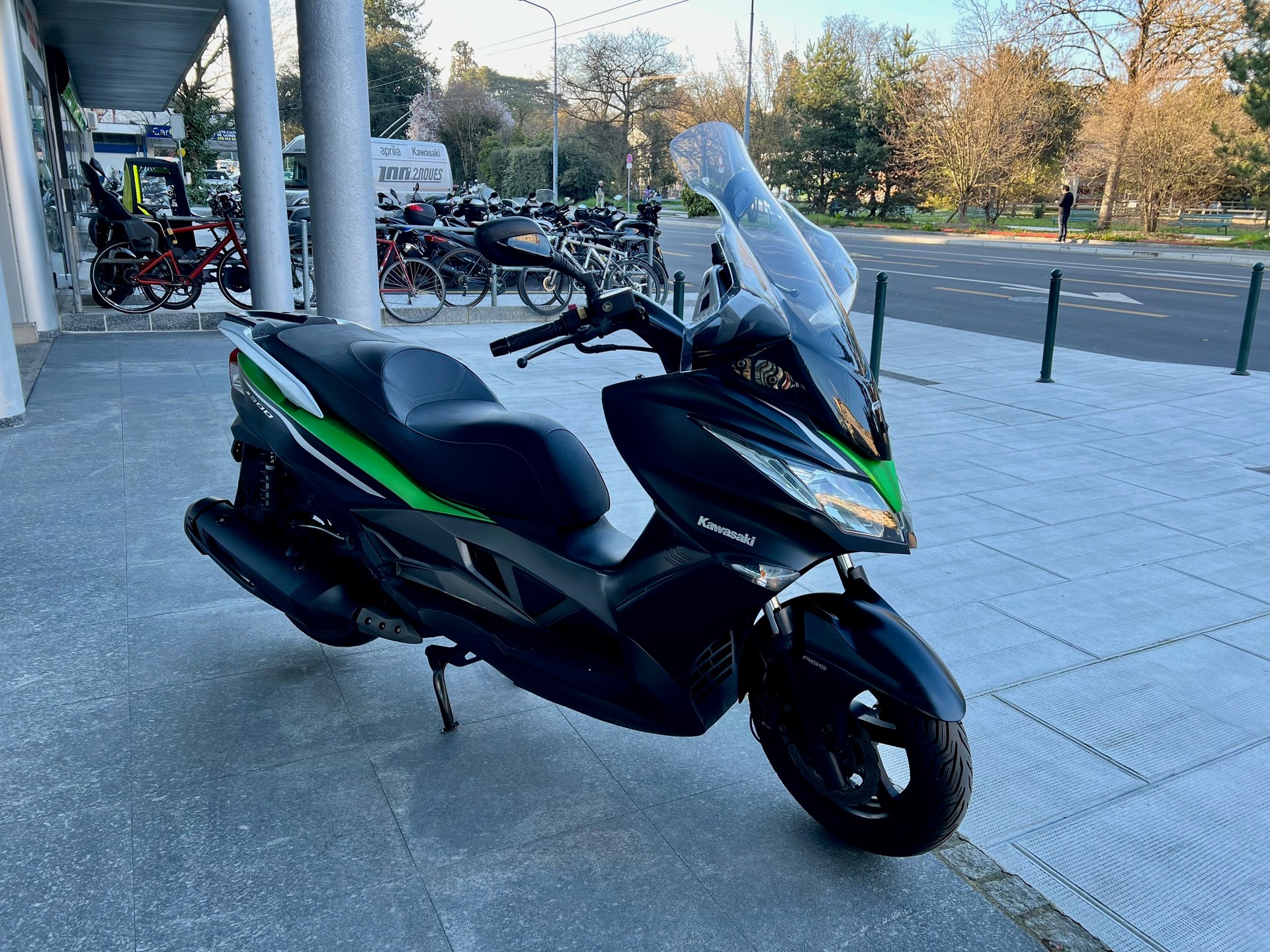 KAWASAKI J 300 SE ABS-showroom-element-2