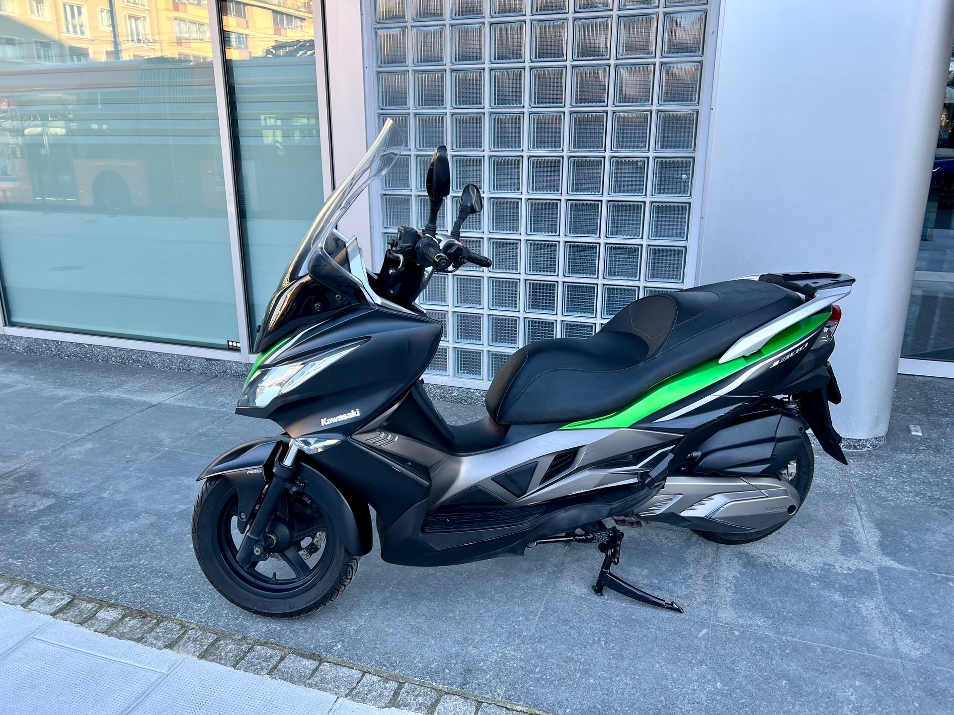 KAWASAKI J 300 SE ABS-showroom-element-1