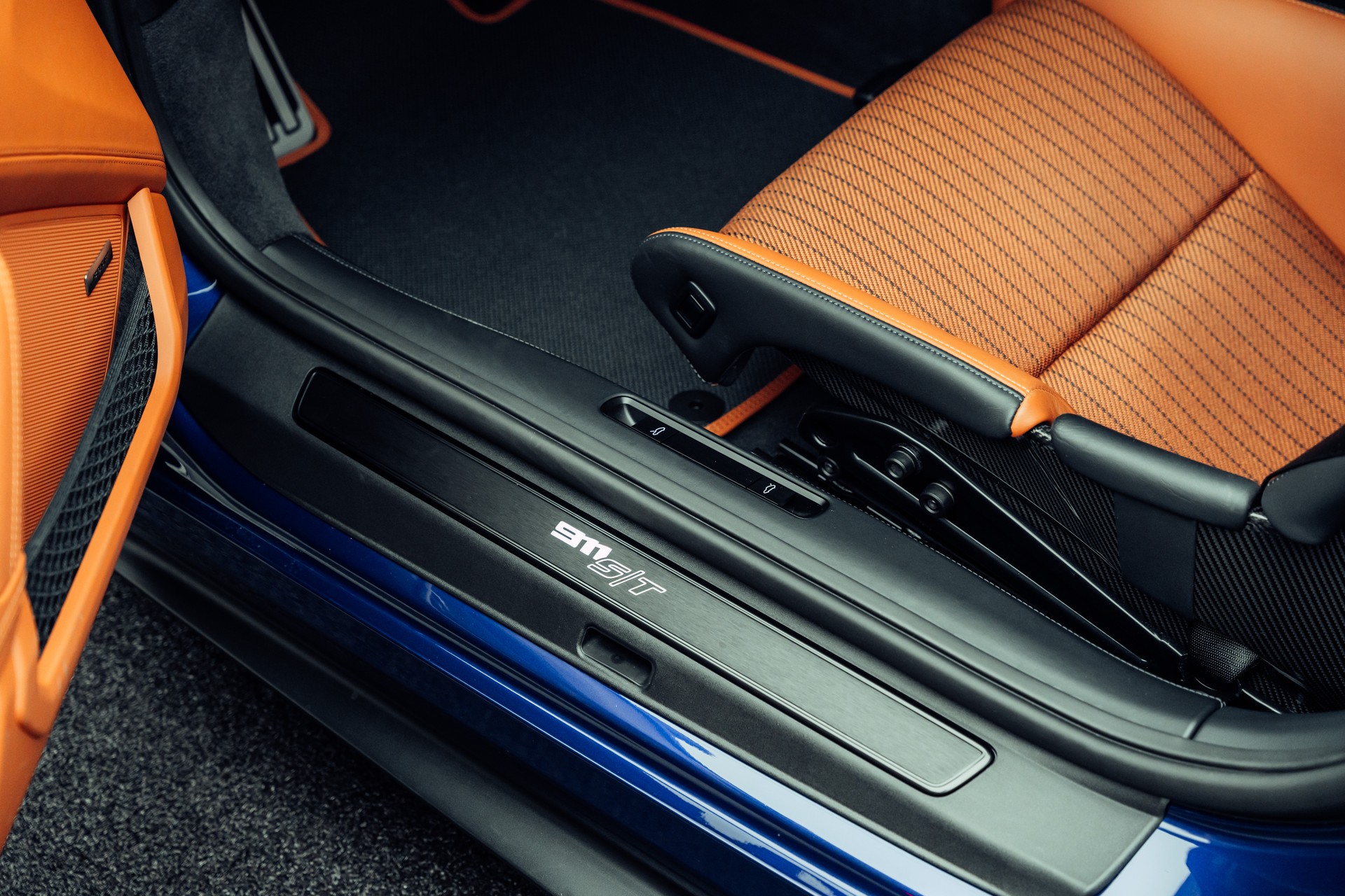 PORSCHE 911 S/T-image-12