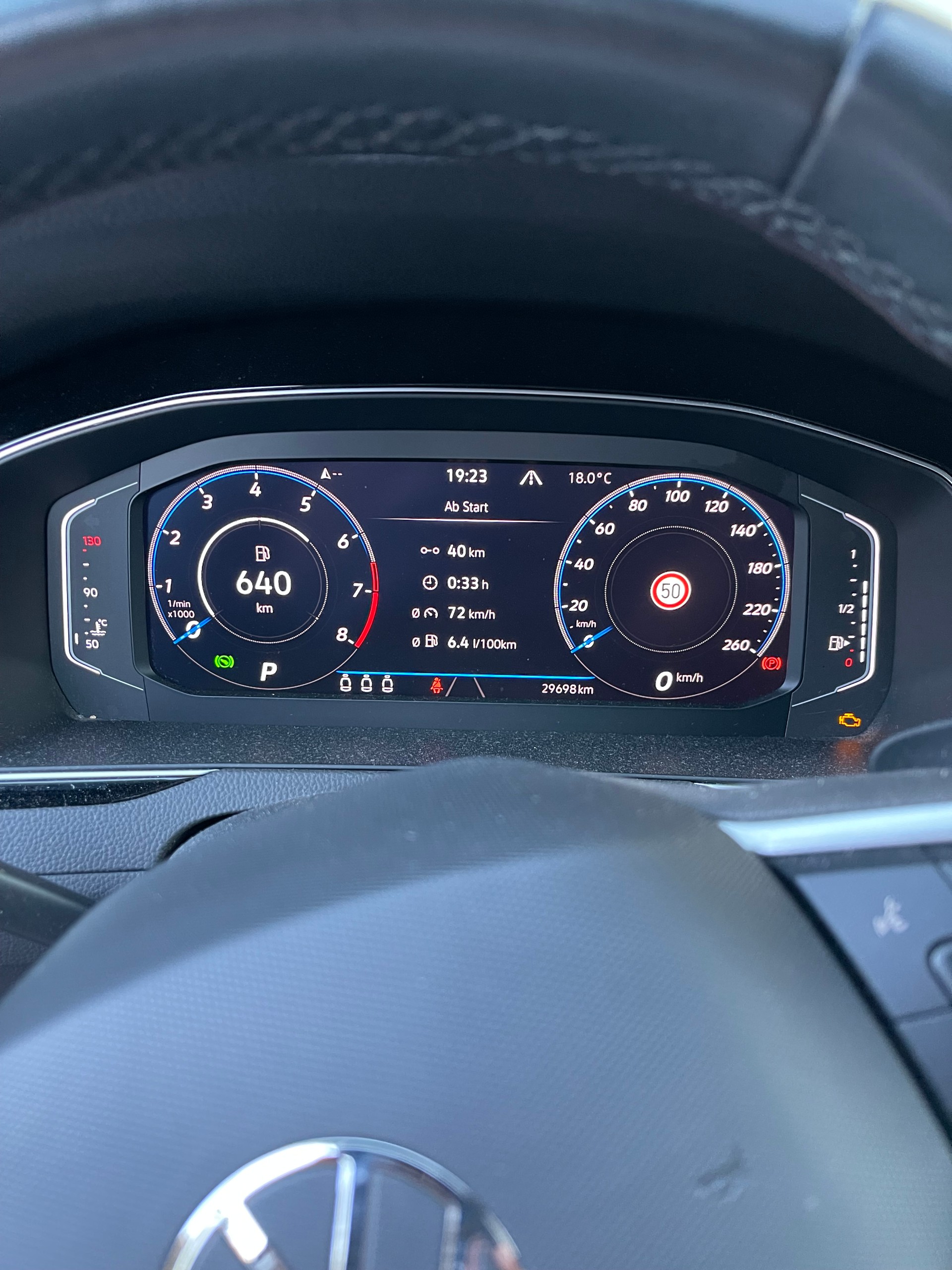 VW Passat Variant 2.0 TSI Business DSG-image-4