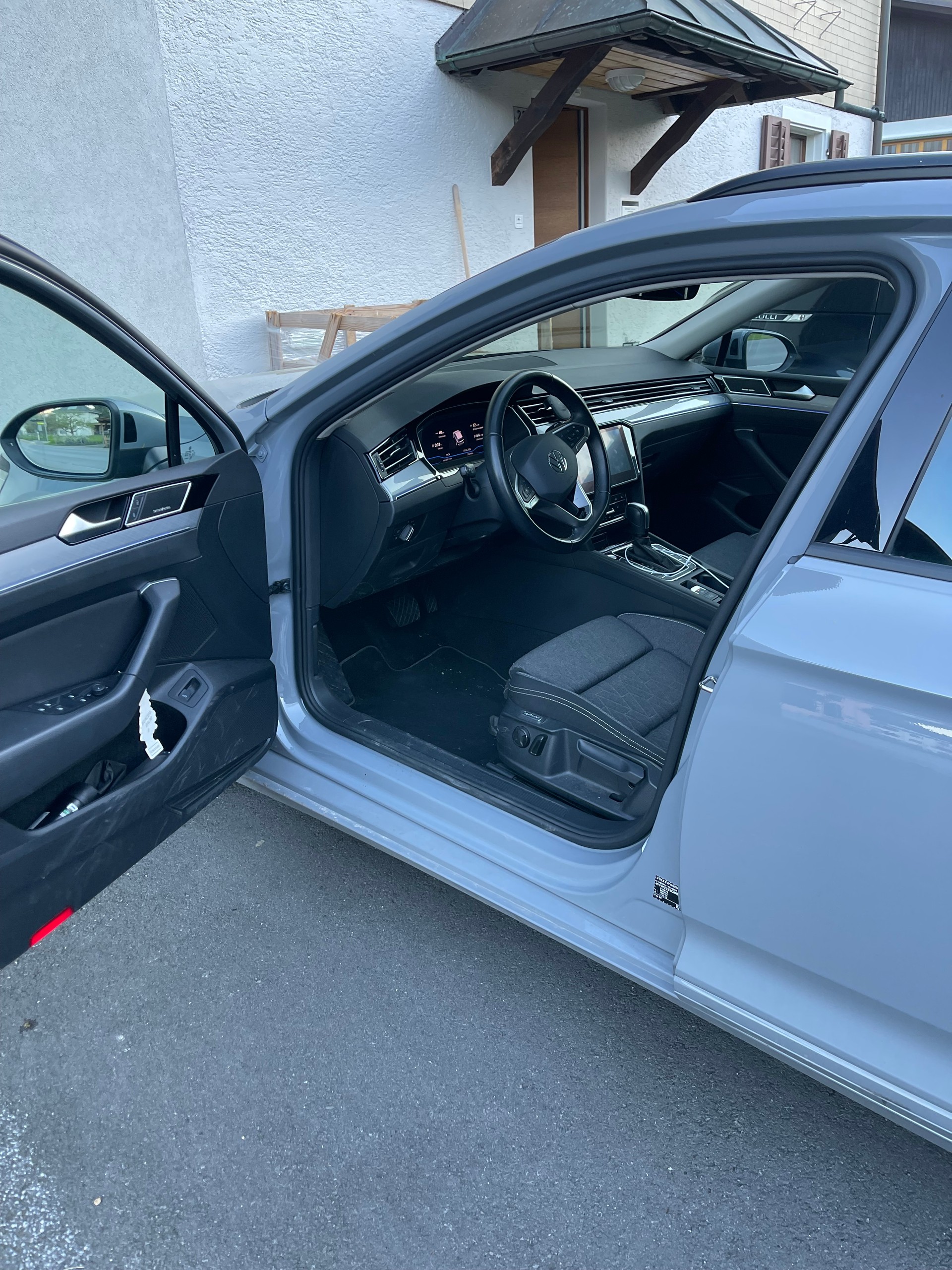 VW Passat Variant 2.0 TSI Business DSG-image-2