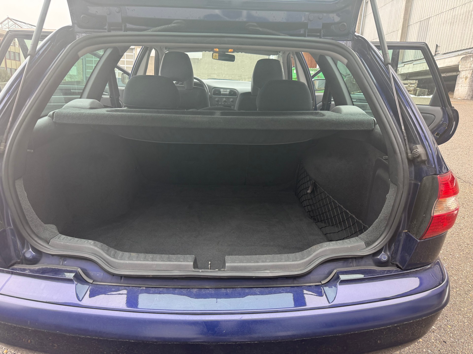 VOLVO V40 1.9D Special/Dynamic Edition-image-10