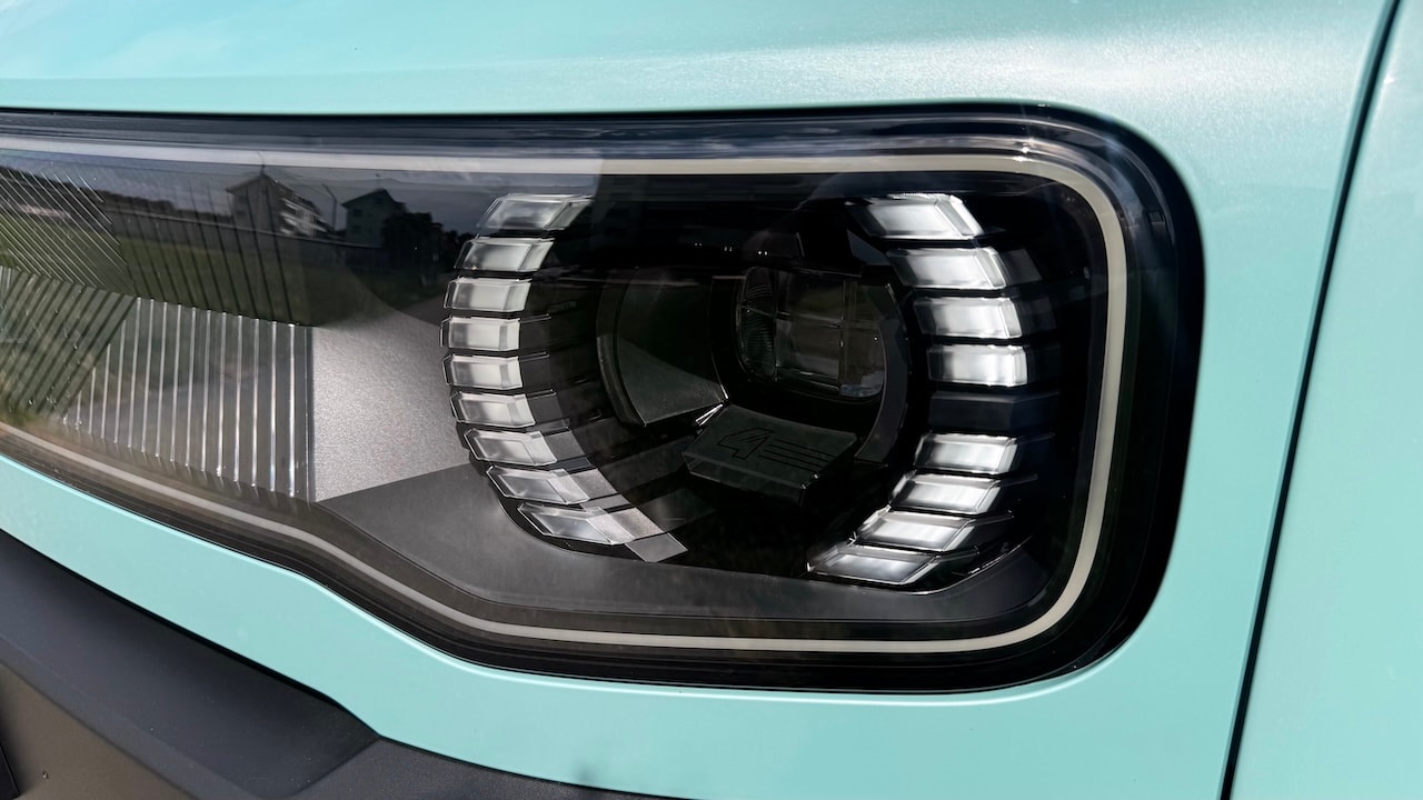 RENAULT R4 E-Tech Comfort Range 52 kWh Techno-image-9
