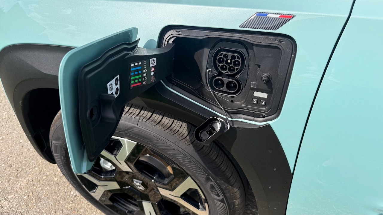 RENAULT R4 E-Tech Comfort Range 52 kWh Techno-image-10