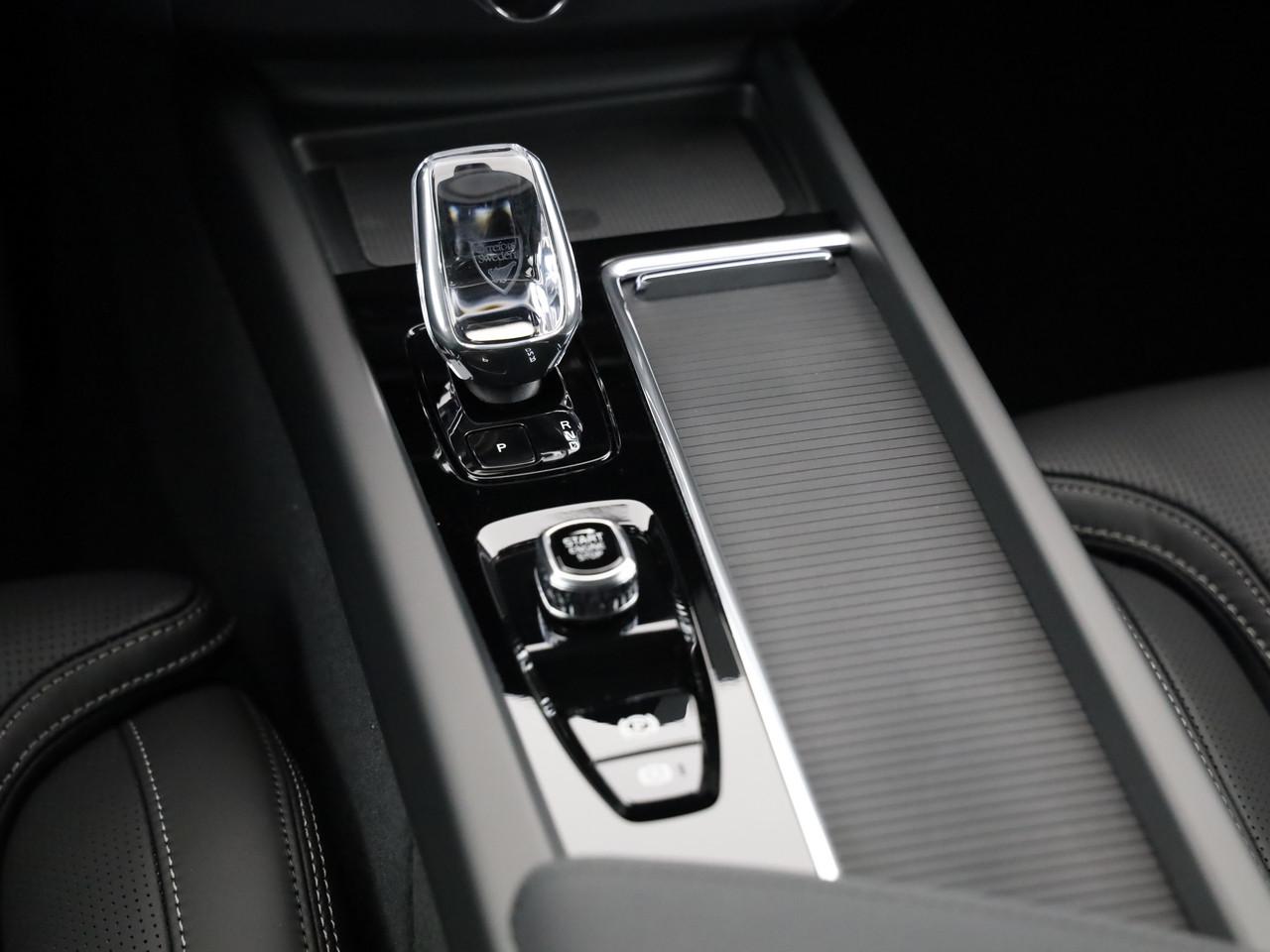 VOLVO XC60 2.0 T8 TE Black Edition eAWD-image-17