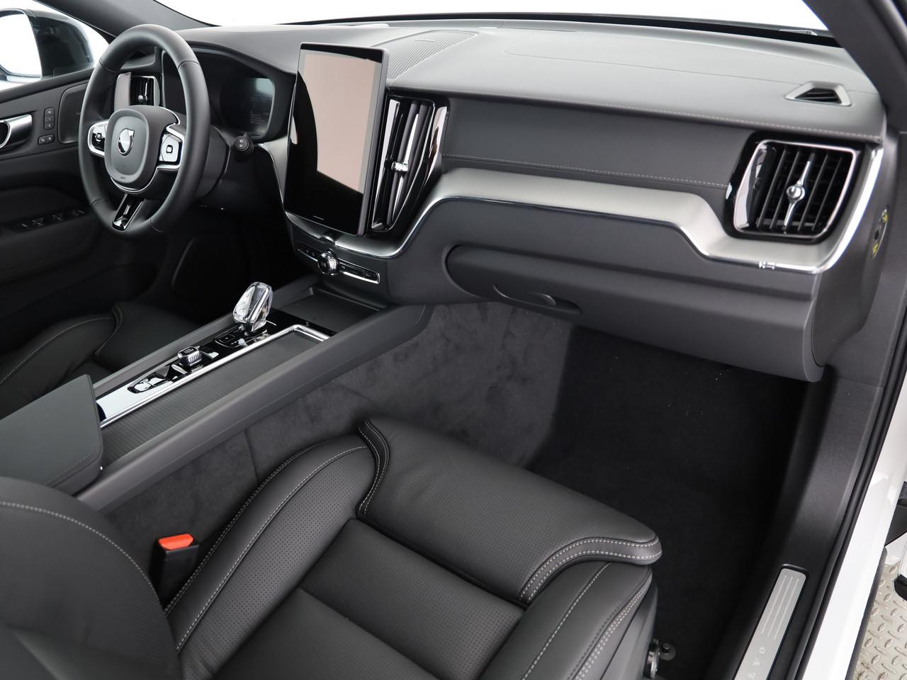 VOLVO XC60 2.0 T8 TE Black Edition eAWD-image-12