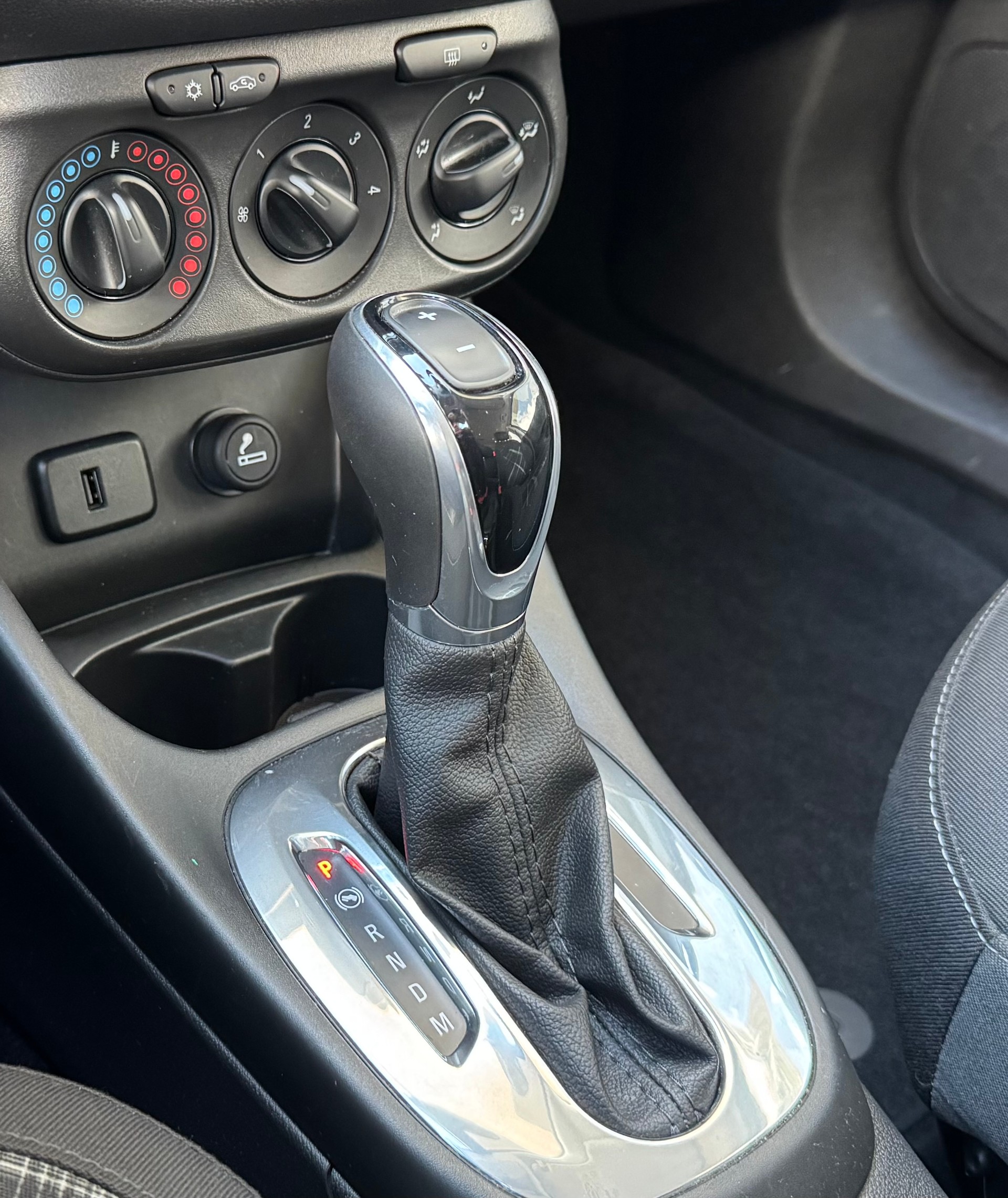 OPEL Corsa 1.4 EcoTec 120 Years Edition-image-14