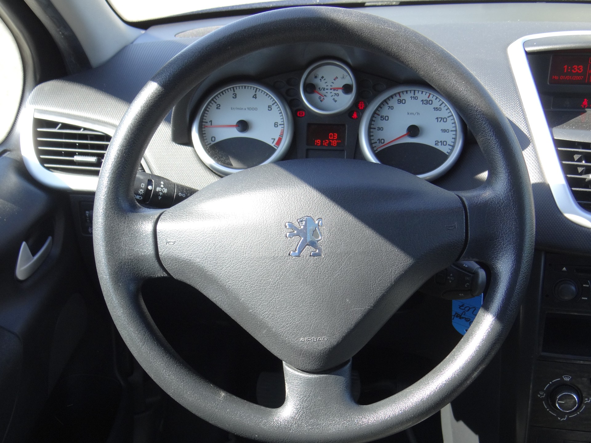 PEUGEOT 207 1.4 16V Trendy Clim-image-14