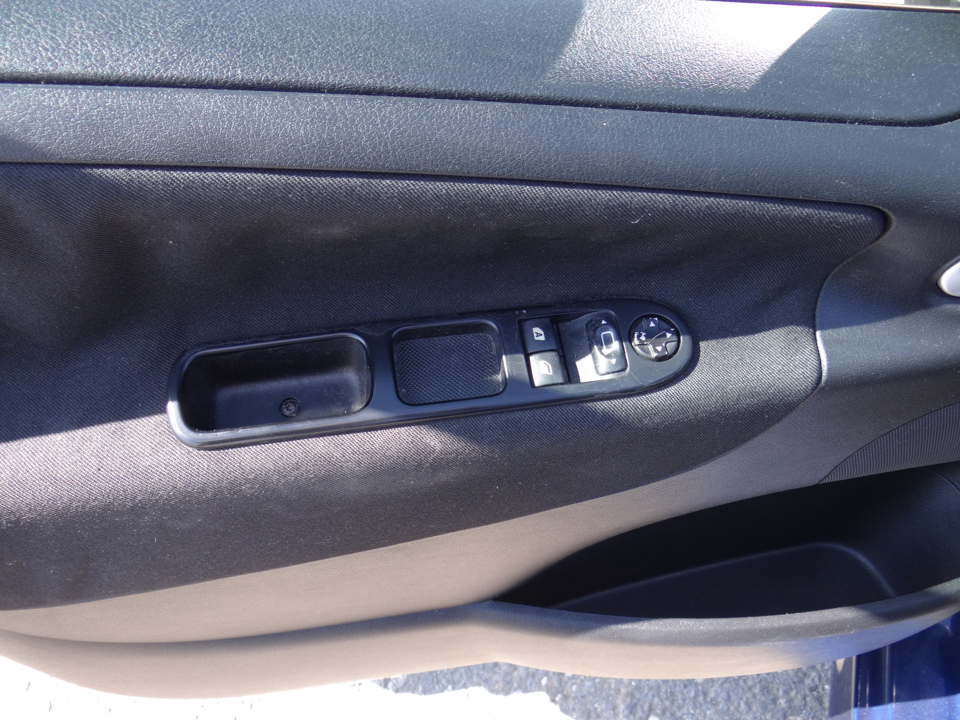 PEUGEOT 207 1.4 16V Trendy Clim-image-9