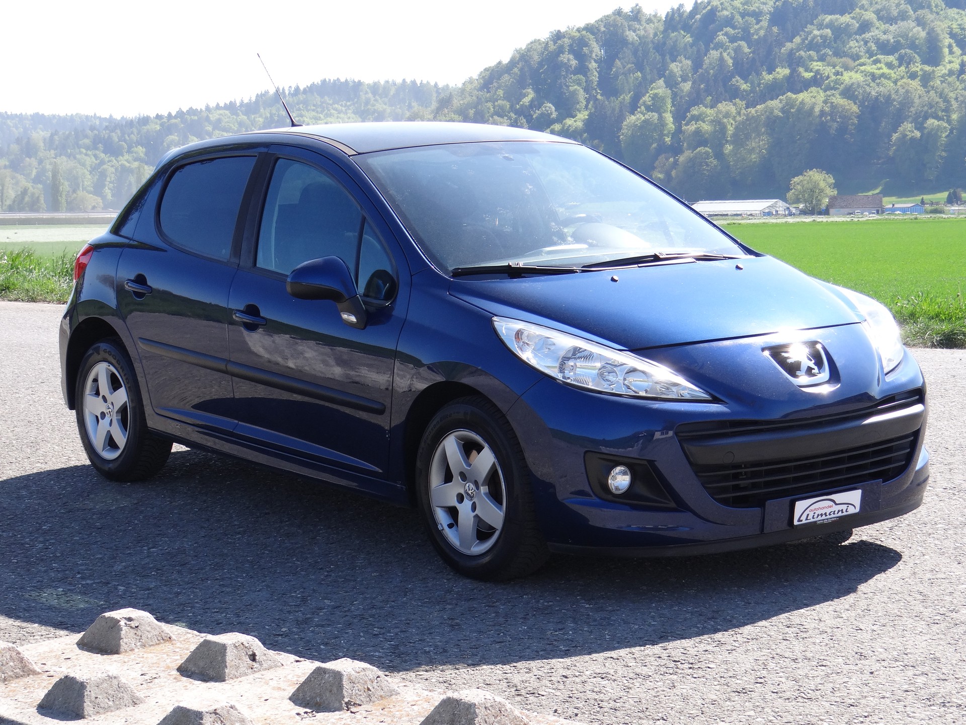 PEUGEOT 207 1.4 16V Trendy Clim-showroom-element-3