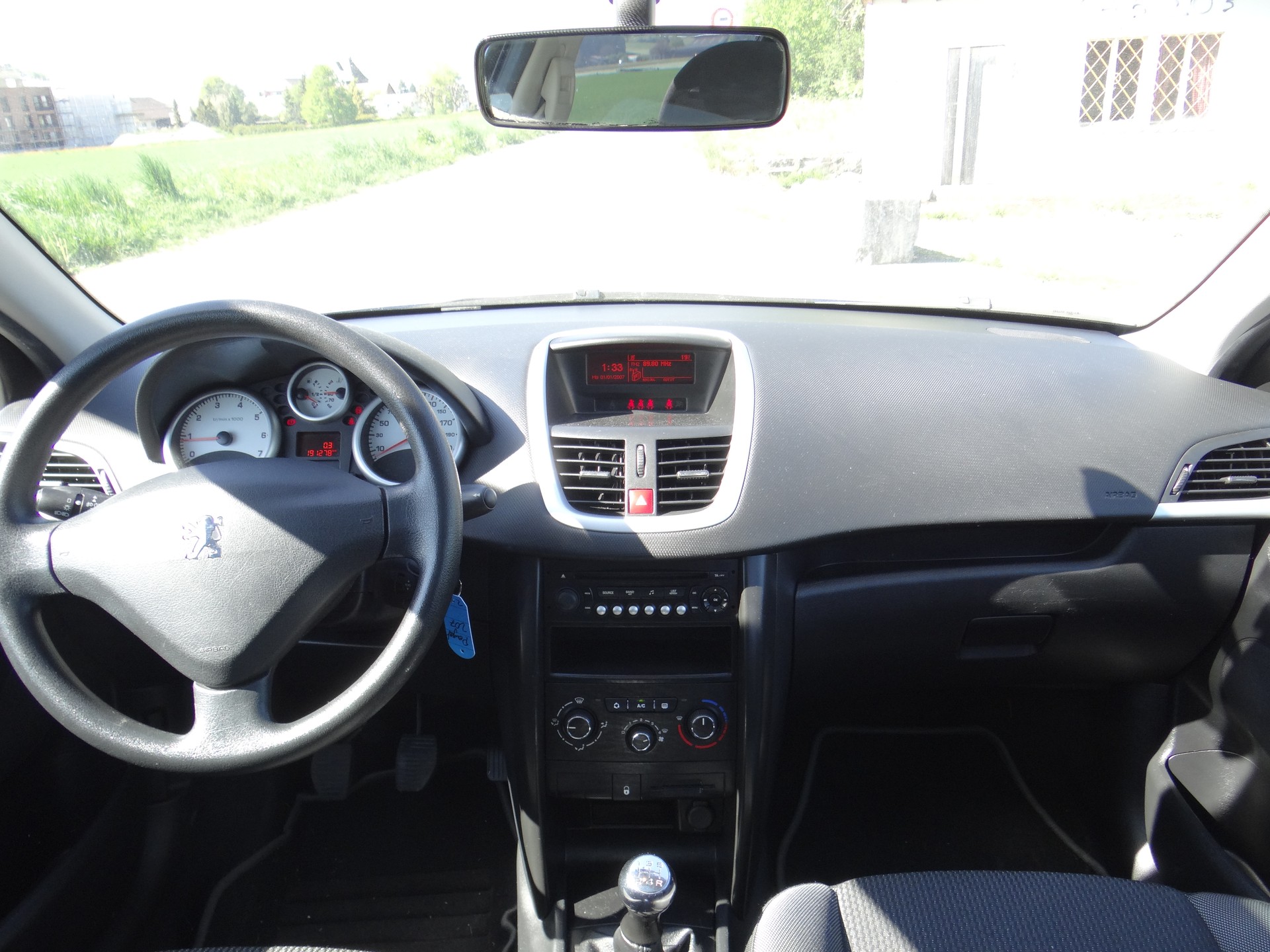 PEUGEOT 207 1.4 16V Trendy Clim-image-13