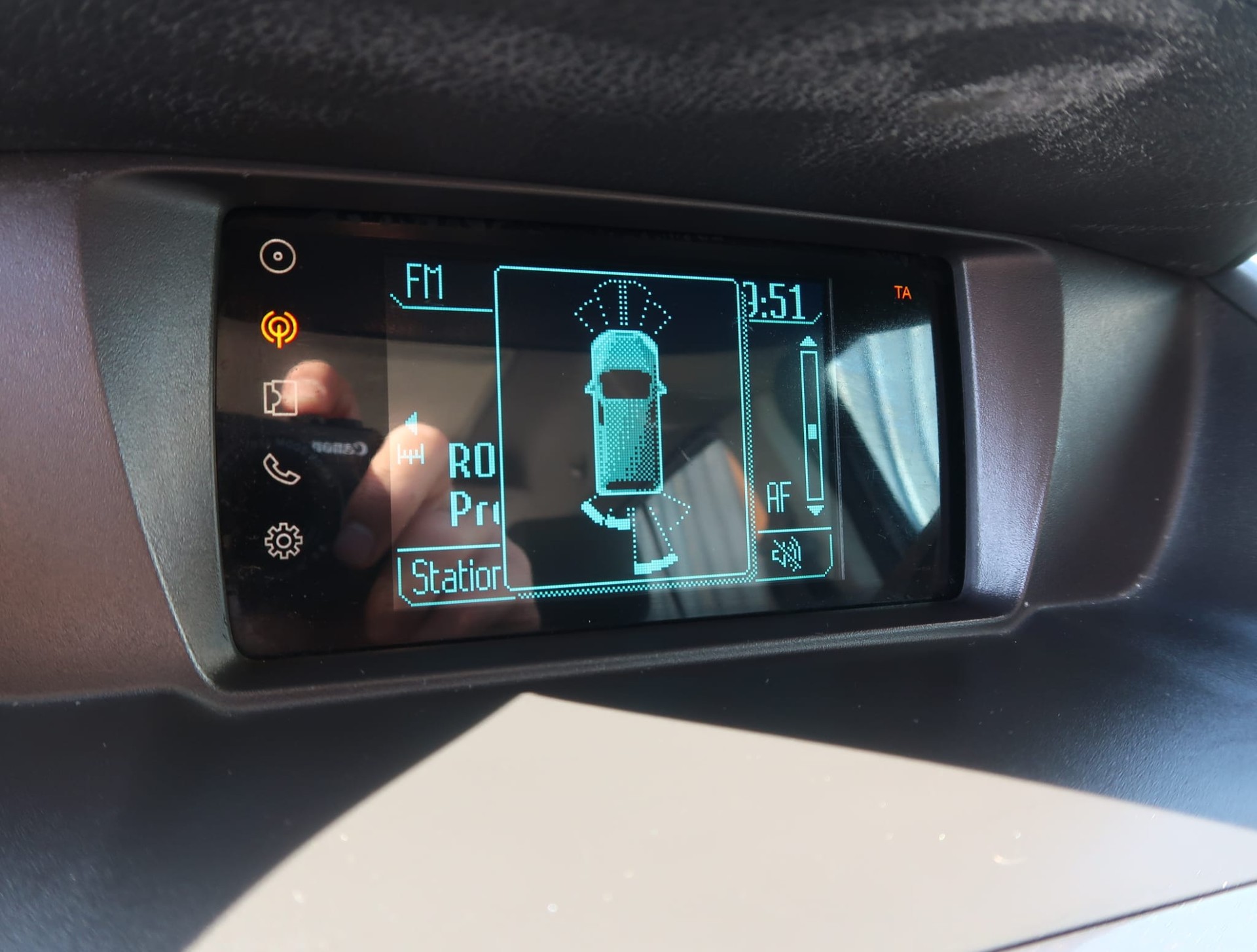 FORD Grand Tourneo Connect 7Platz 1.5 EcoBlue Titanium-image-3