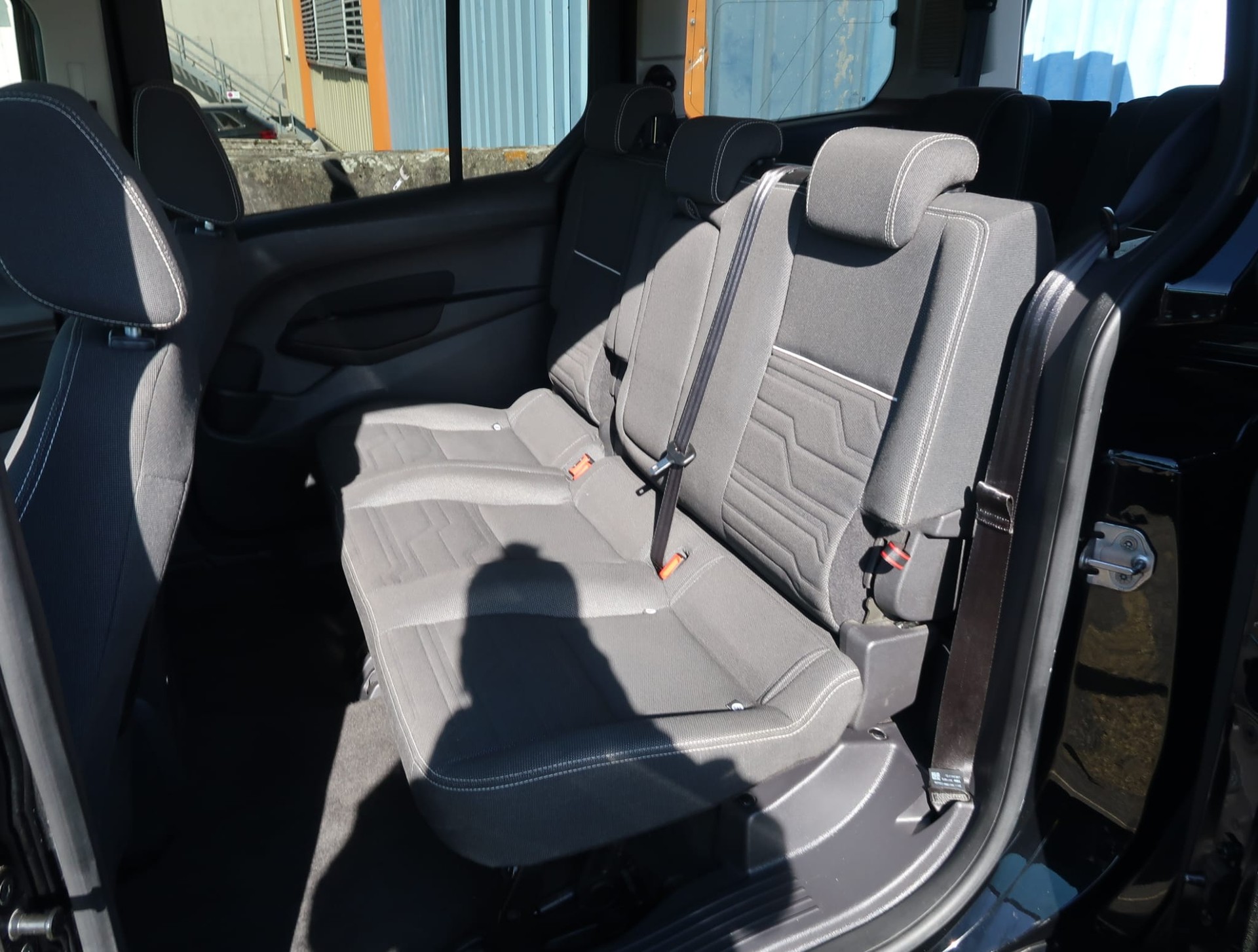 FORD Grand Tourneo Connect 7Platz 1.5 EcoBlue Titanium-image-2